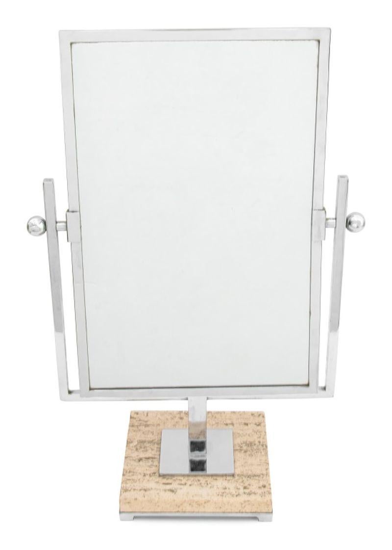 Miroir de table moderne articulé et chromé, monté sur une base carrée en agate et en chrome avec quatre pieds en forme d'équerre. 14.25