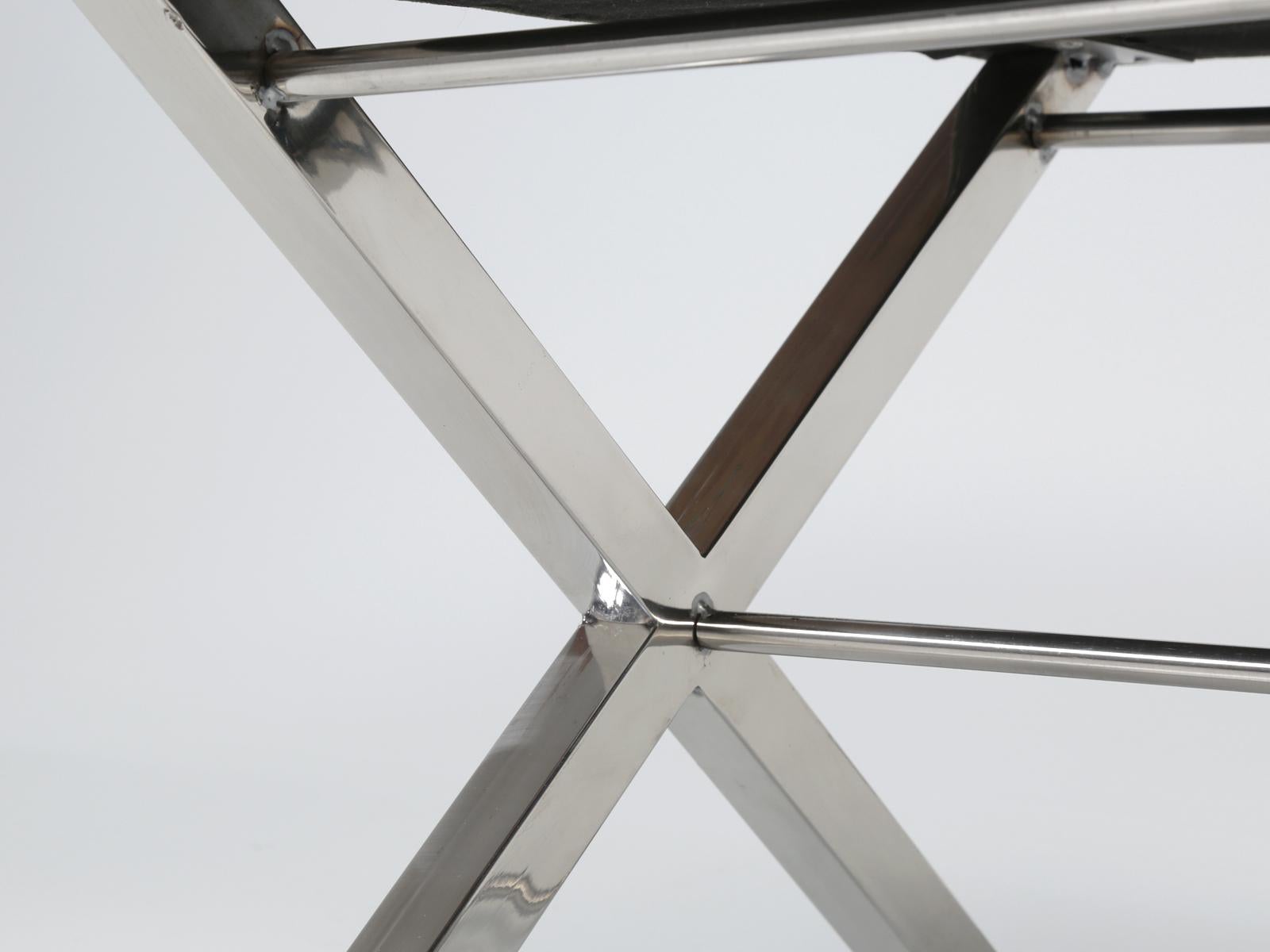 Modern Chrome Stool with Classic X-Style Frame in Original Condition For Sale 3