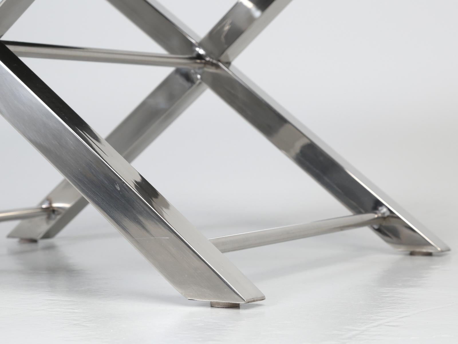 Modern Chrome Stool with Classic X-Style Frame in Original Condition For Sale 4