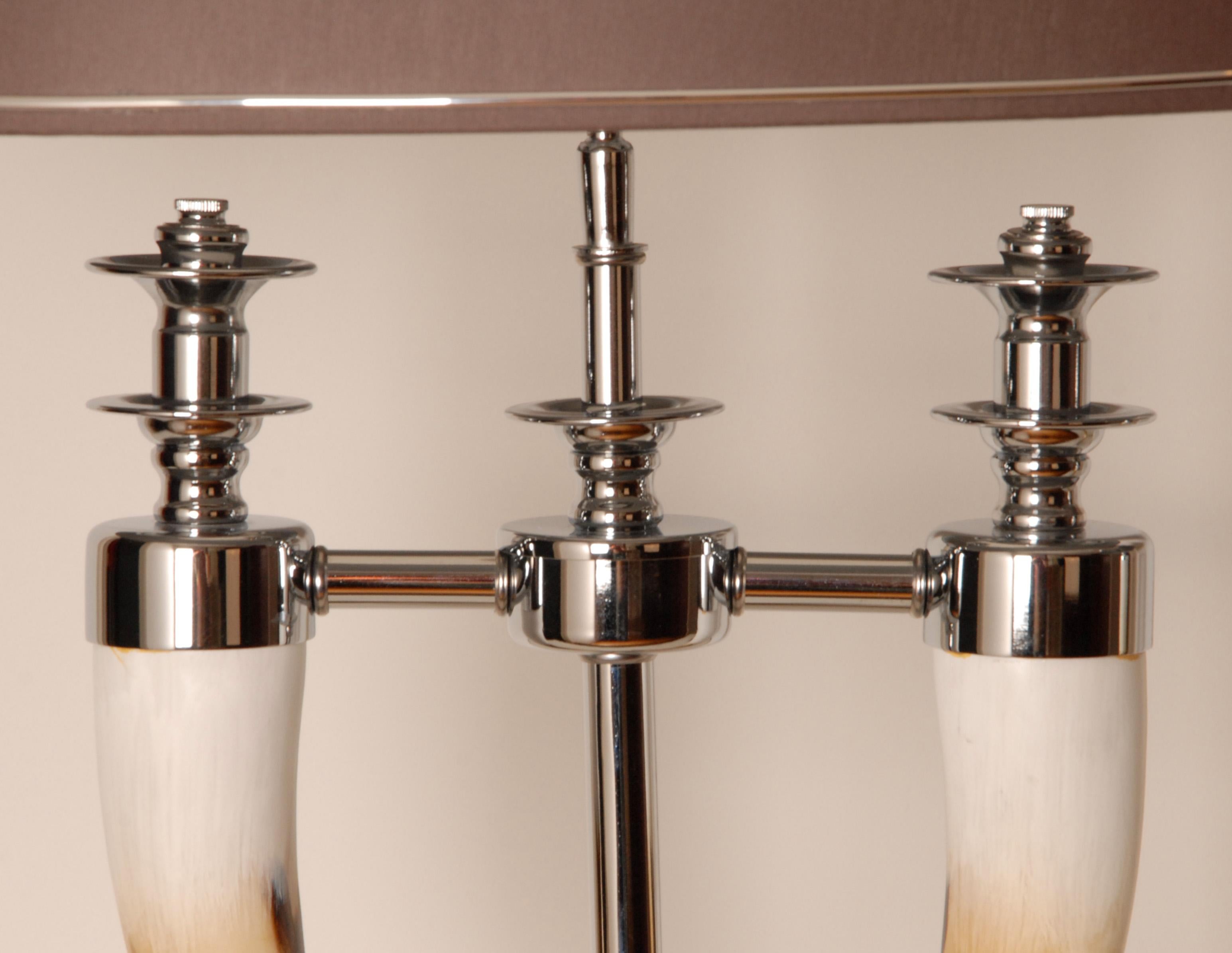 Lampade da tavolo moderne in cromo con base in marmo argento e finto corno a coppia In condizioni buone a Wommelgem, VAN