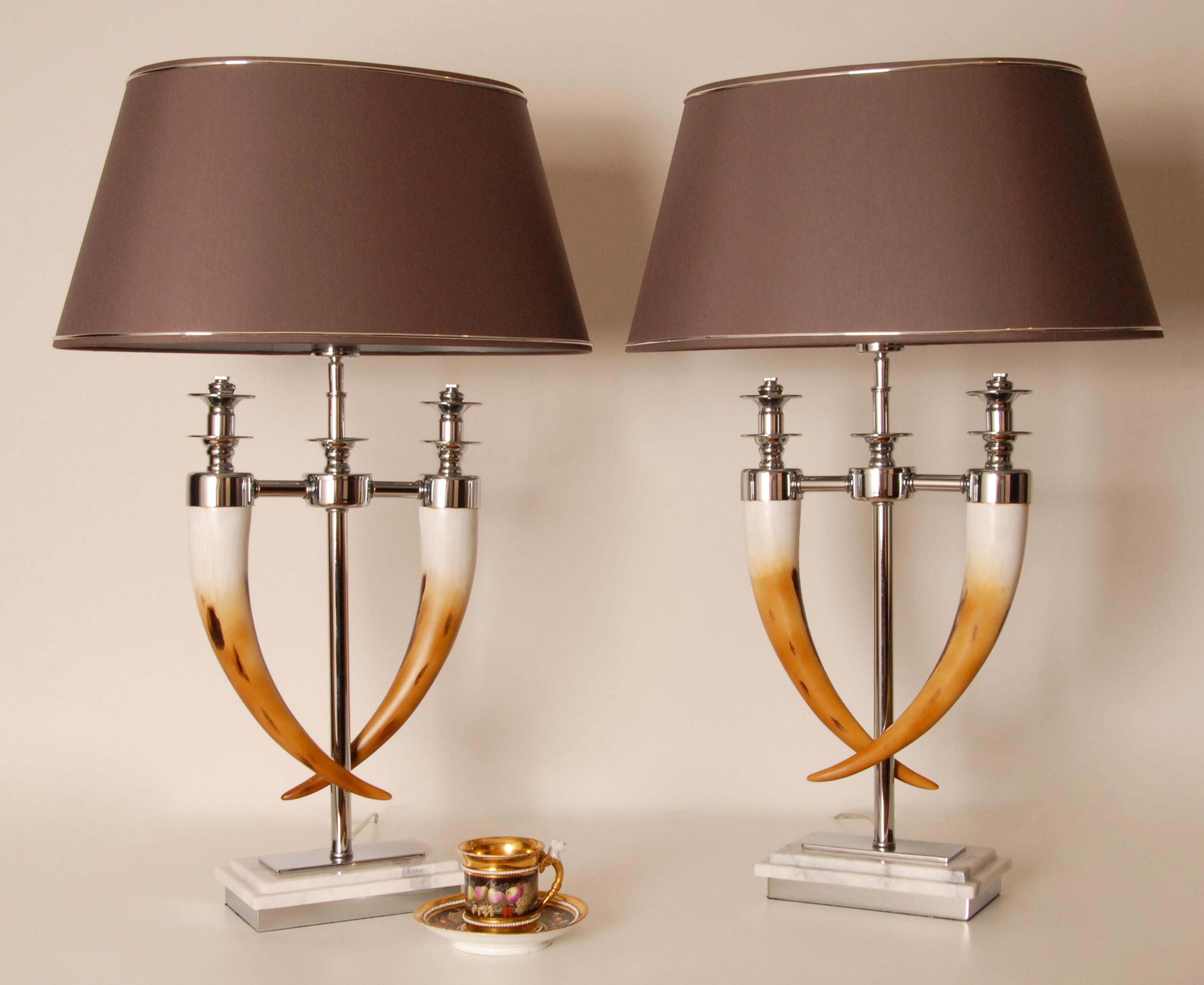 Lampade da tavolo moderne in cromo con base in marmo argento e finto corno a coppia 2