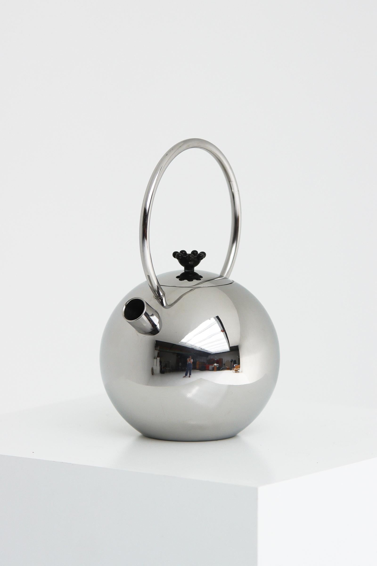 Modern teapot designed by Matteo Thun for WMF Cromagan in 1989. The King edition products from 1989 are collectibles, the series has been out of production for years. Bold lines and curved shapes, enhanced by the reflecting metal surface are the