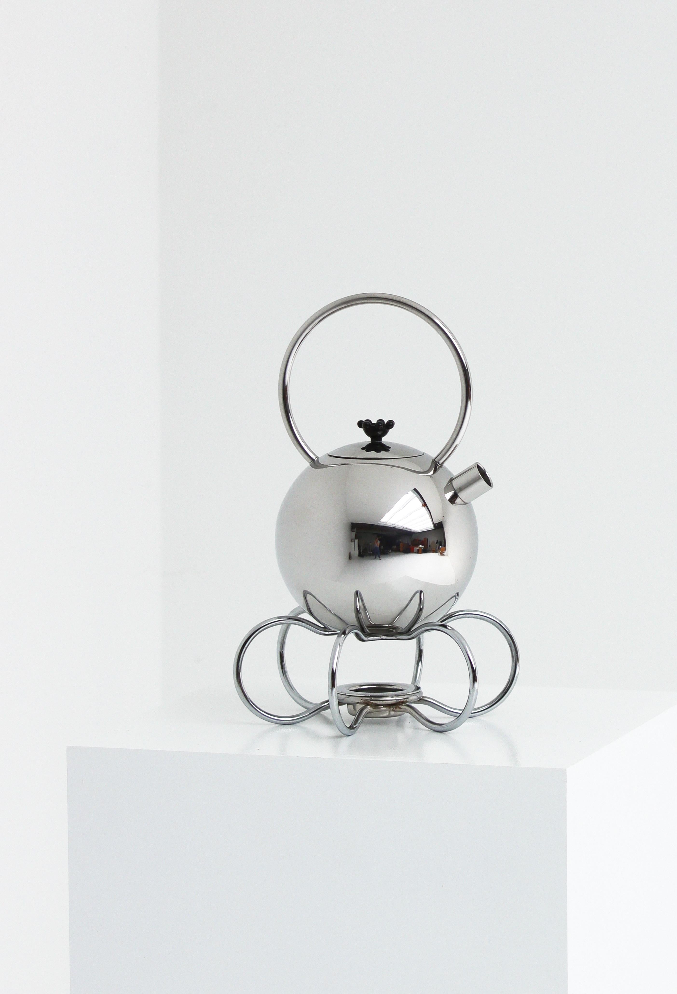 Midcentury modern chrome Teapot from the King Series of Wmf by Matteo Thun 1989 For Sale 1