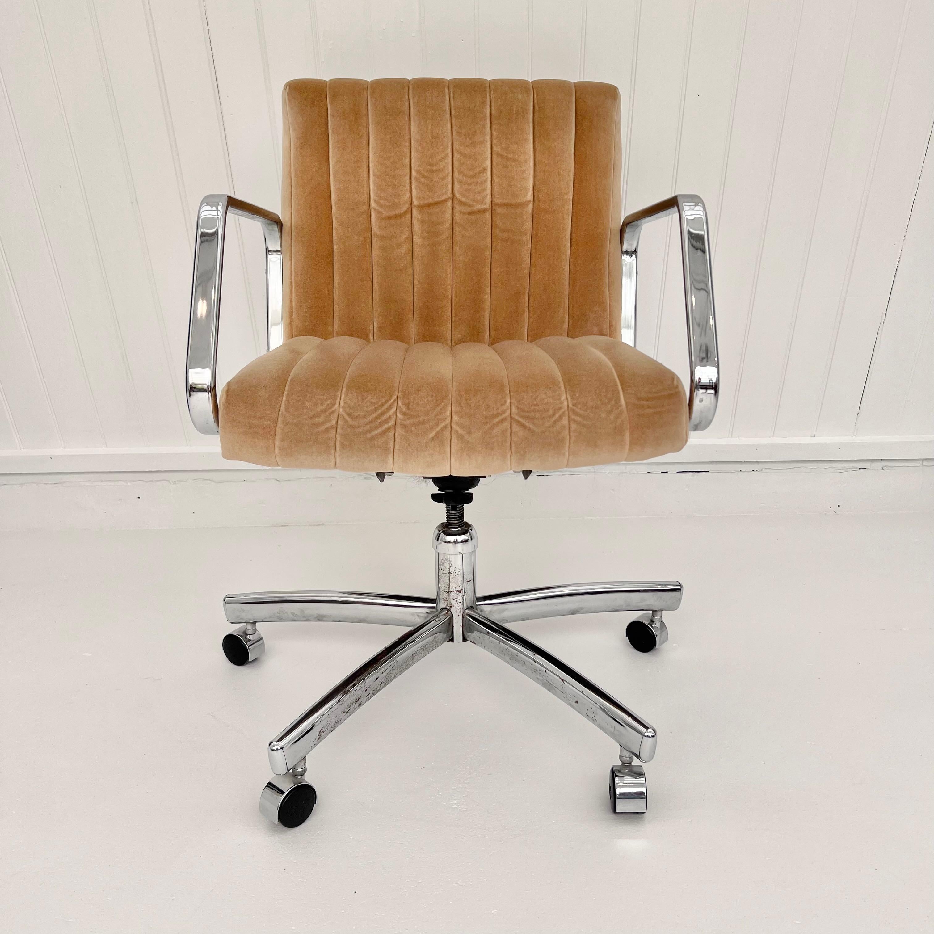 Late 20th Century Modern Chrome & Tufted Velvet Office Chair, 1980s USA For Sale