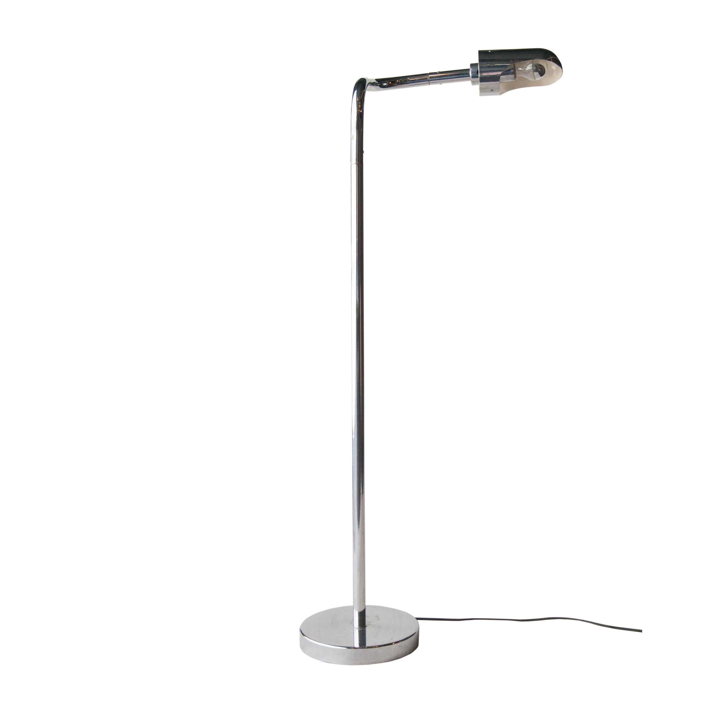 Modern floor lamp, with metal structure, chromed, with one point of light.