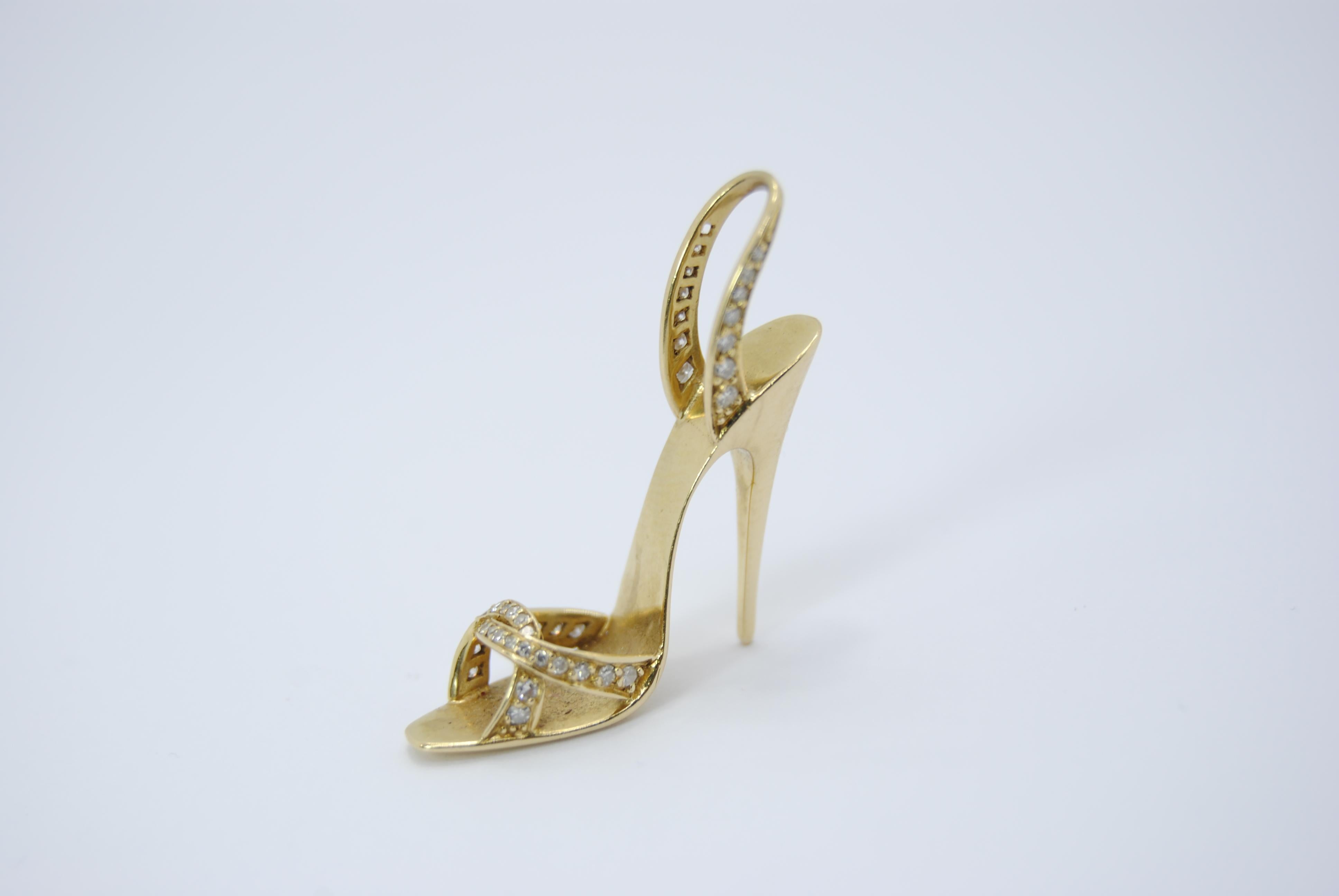 A princess design for princess lovers
Collectors piece 
Exquisite manufacture of heel and toes in diamonds 
6,7gr 