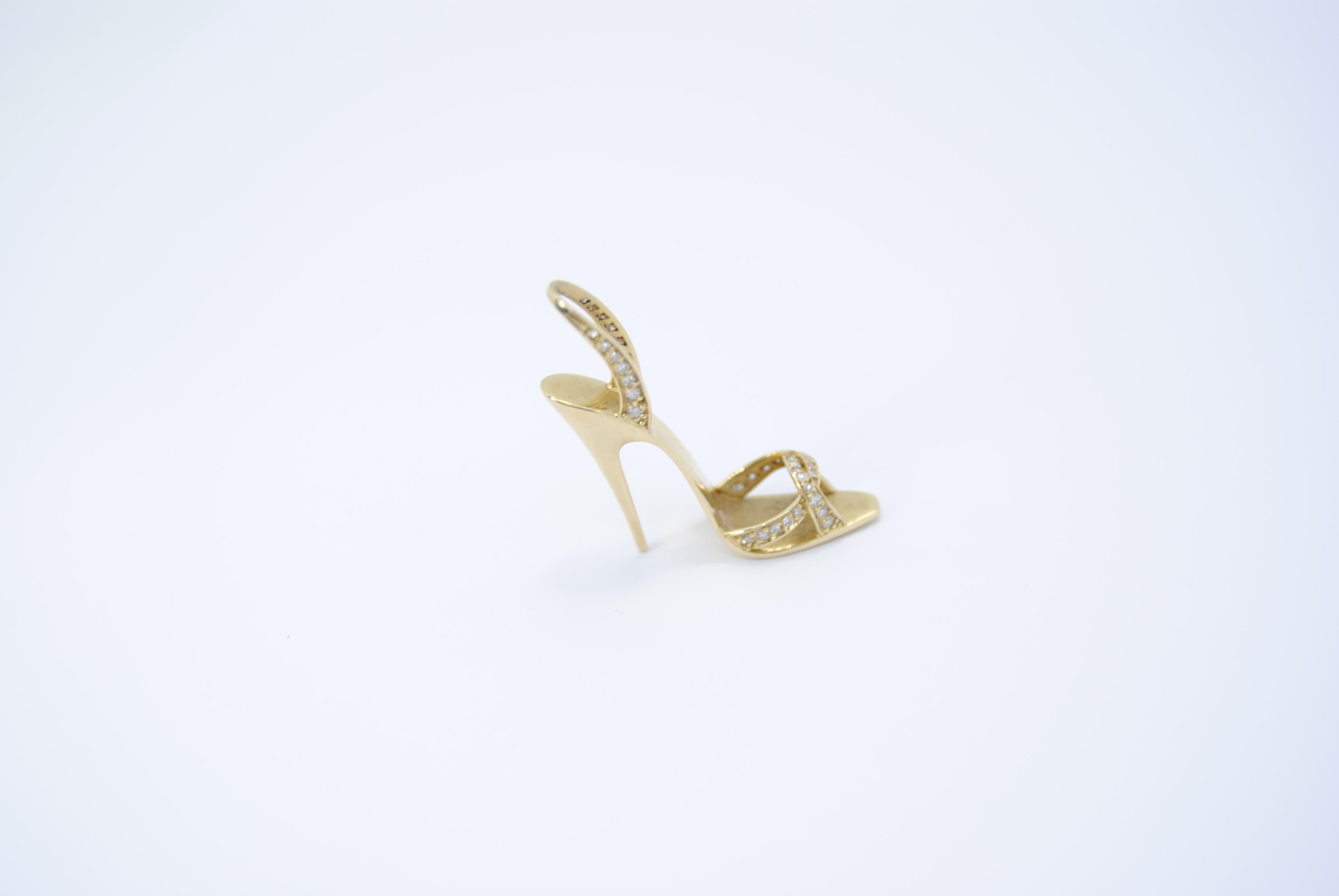 Modern Cinderella Sandal in 18 Karat Gold and Diamonds 3