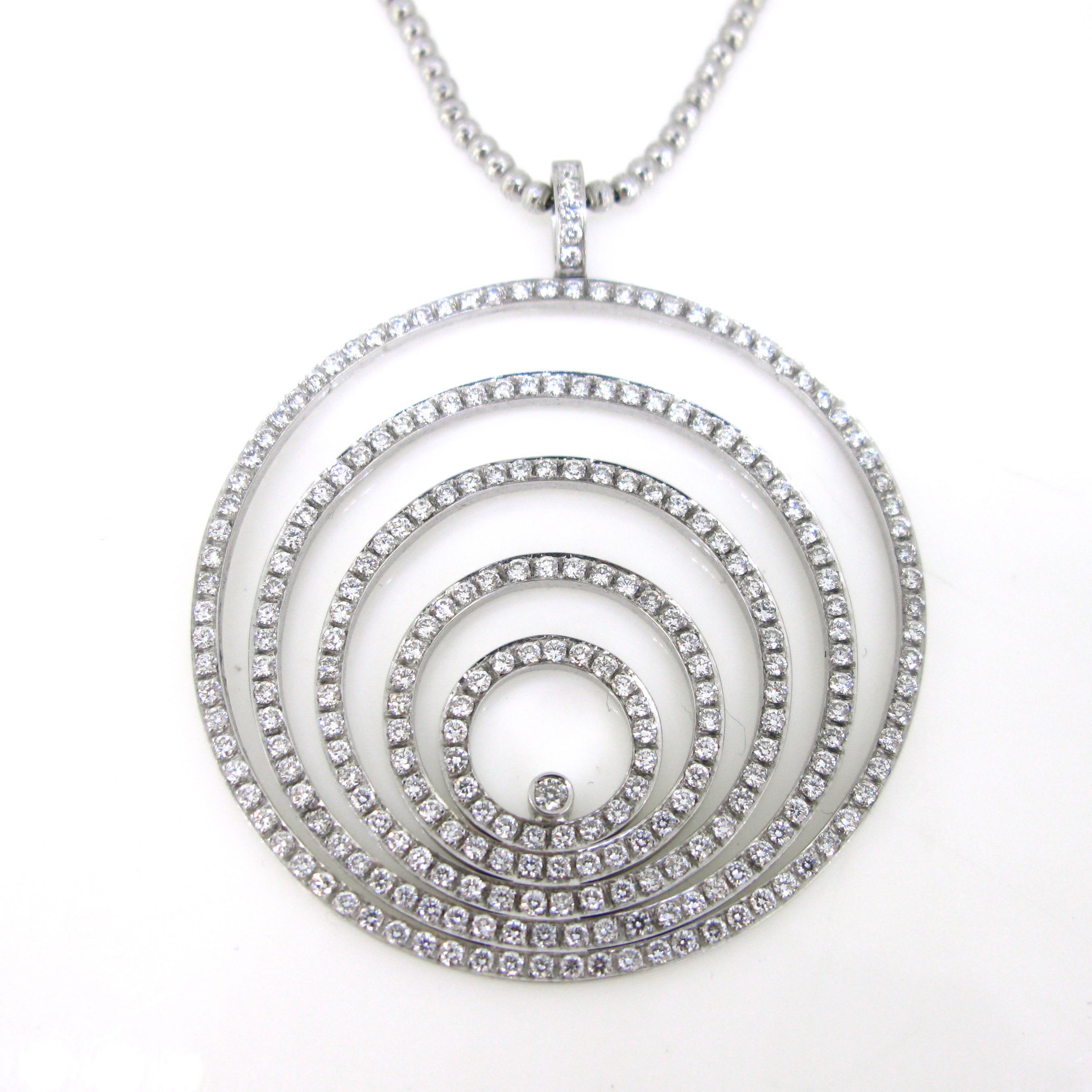 Modern Circle Diamonds White Gold Pendant Chain Necklace In Excellent Condition In London, GB
