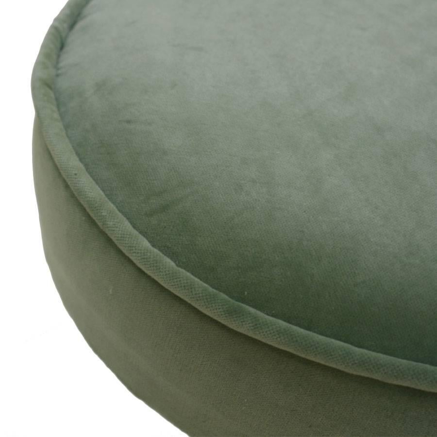 Mid-Century moderno Sgabello da bar circolare in ottone e velluto di cotone in stile metà secolo in vendita