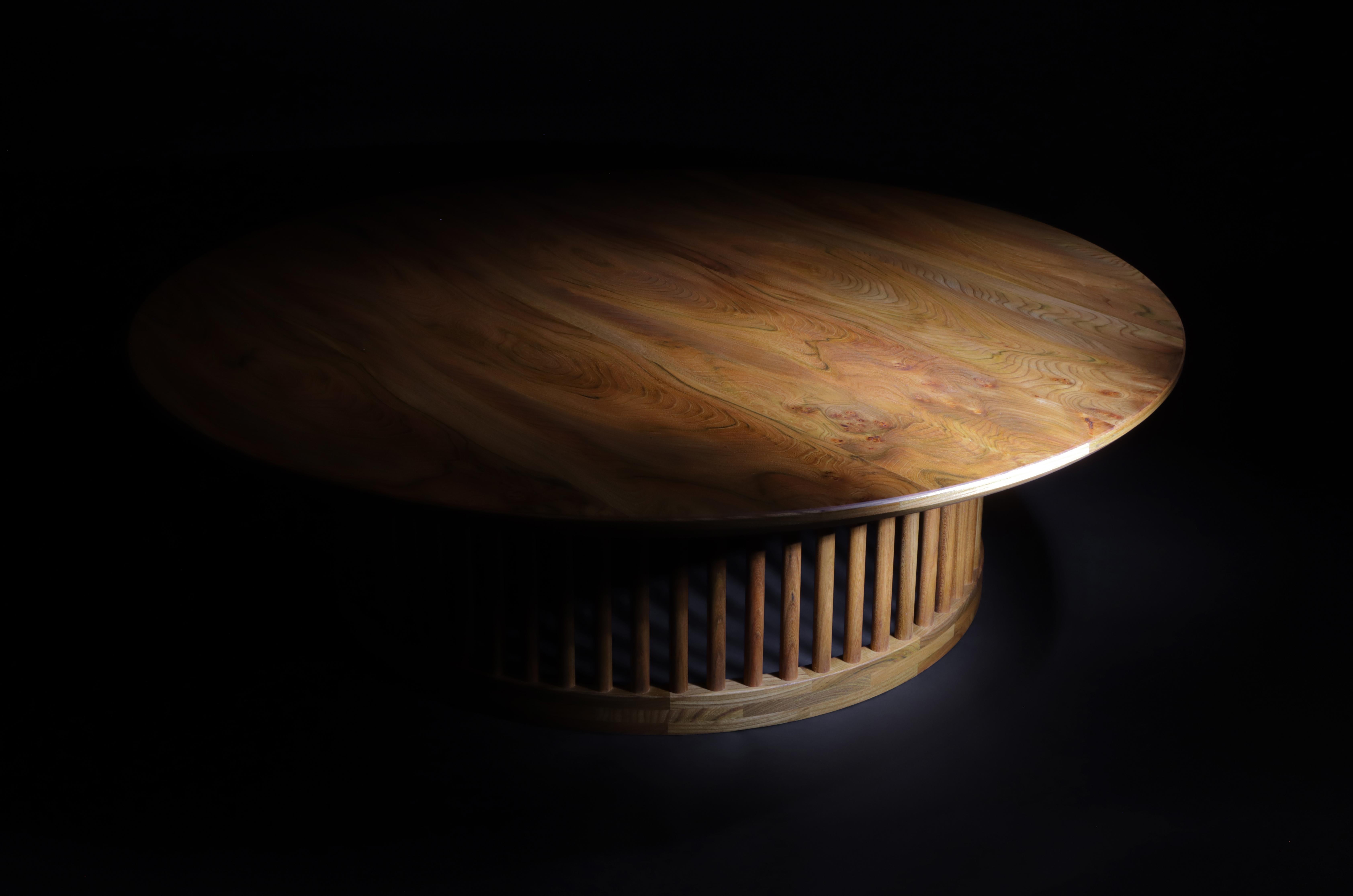 Modern Circular English Elm Coffee Table By Sean Evelegh In New Condition For Sale In Dartford, GB