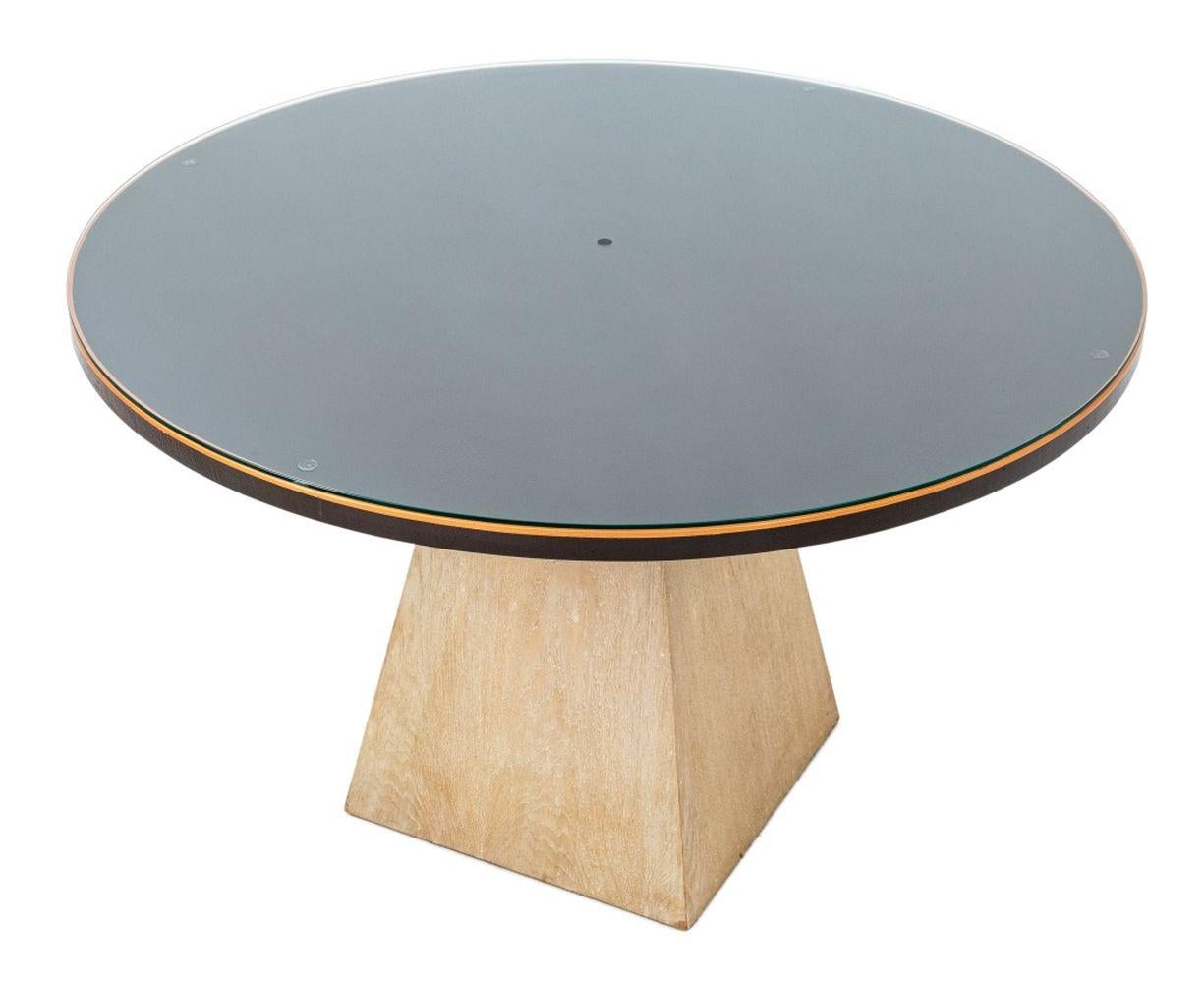 Modern Circular Glass Top Dining Table en Bueno estado para la venta en Astoria, NY