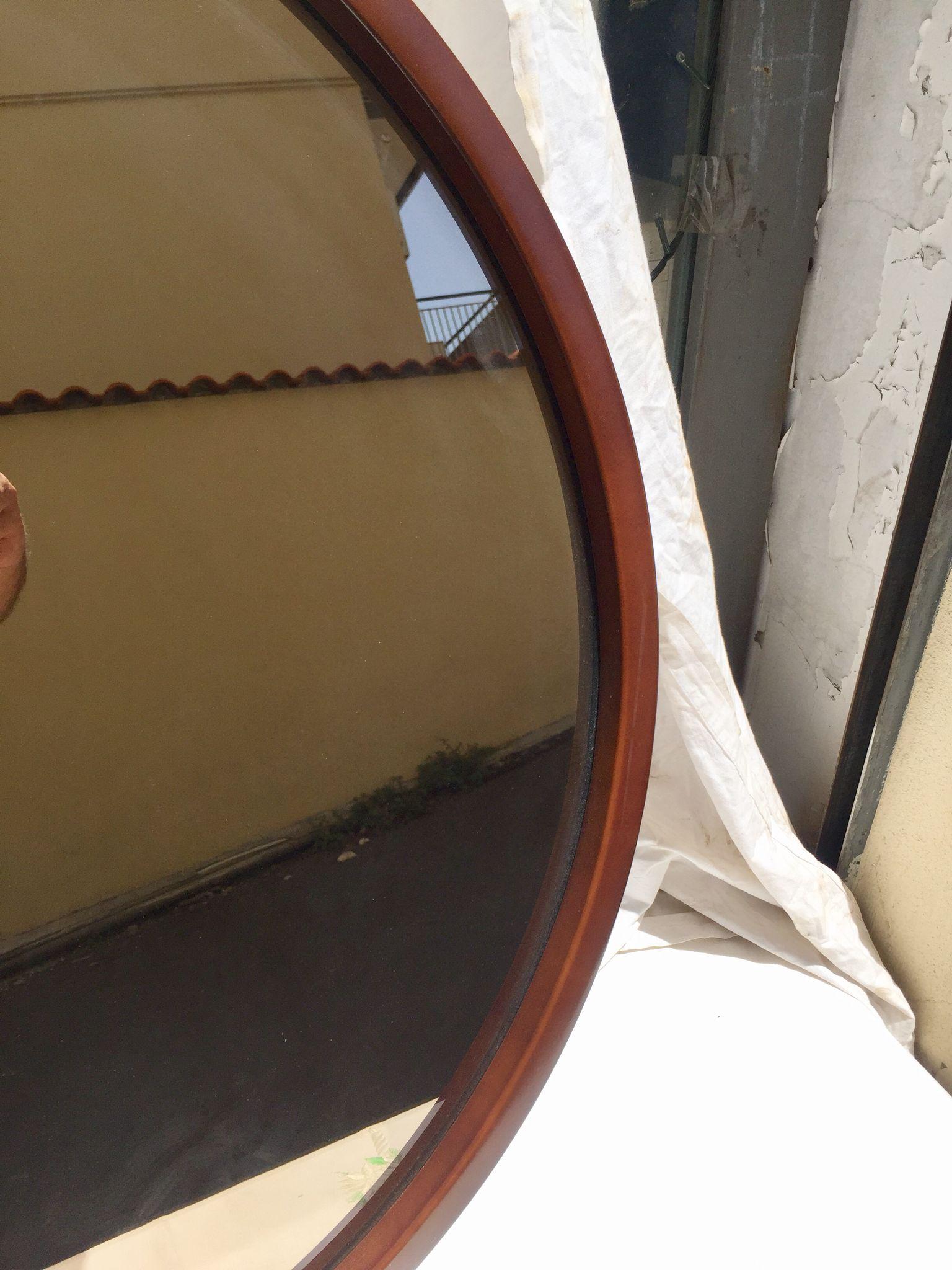 Modern Circular Mirror in Brown Lacquered Wood from the 70s. Danish School Style In Good Condition For Sale In Catania, IT