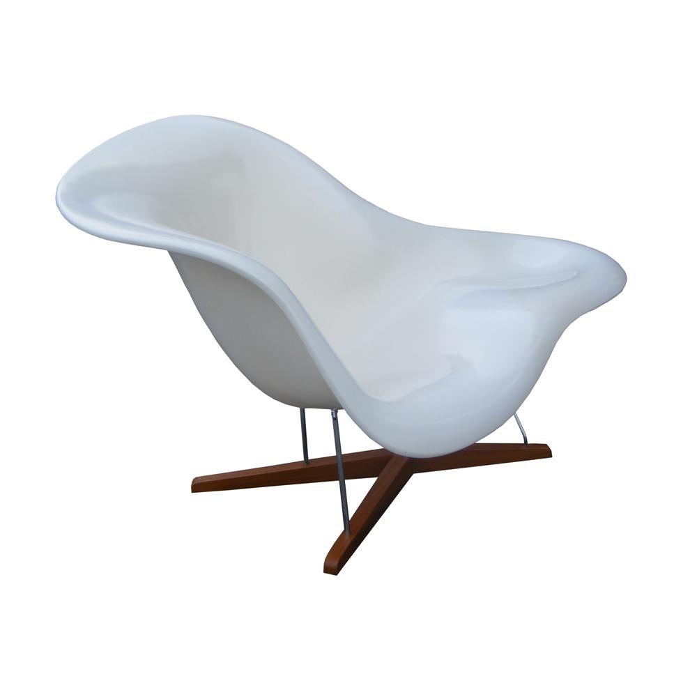 Molded Modern CL9026 Eames Style La Chaise