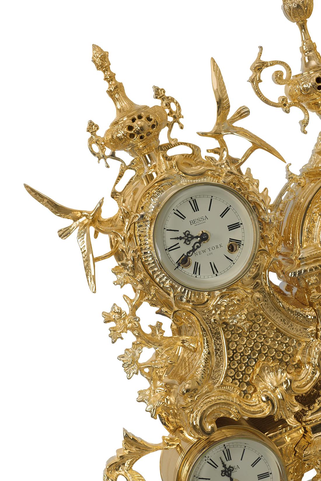 Portoghese Orologio a pendolo classico moderno, ottone lucido e marmo oro Calacatta in vendita