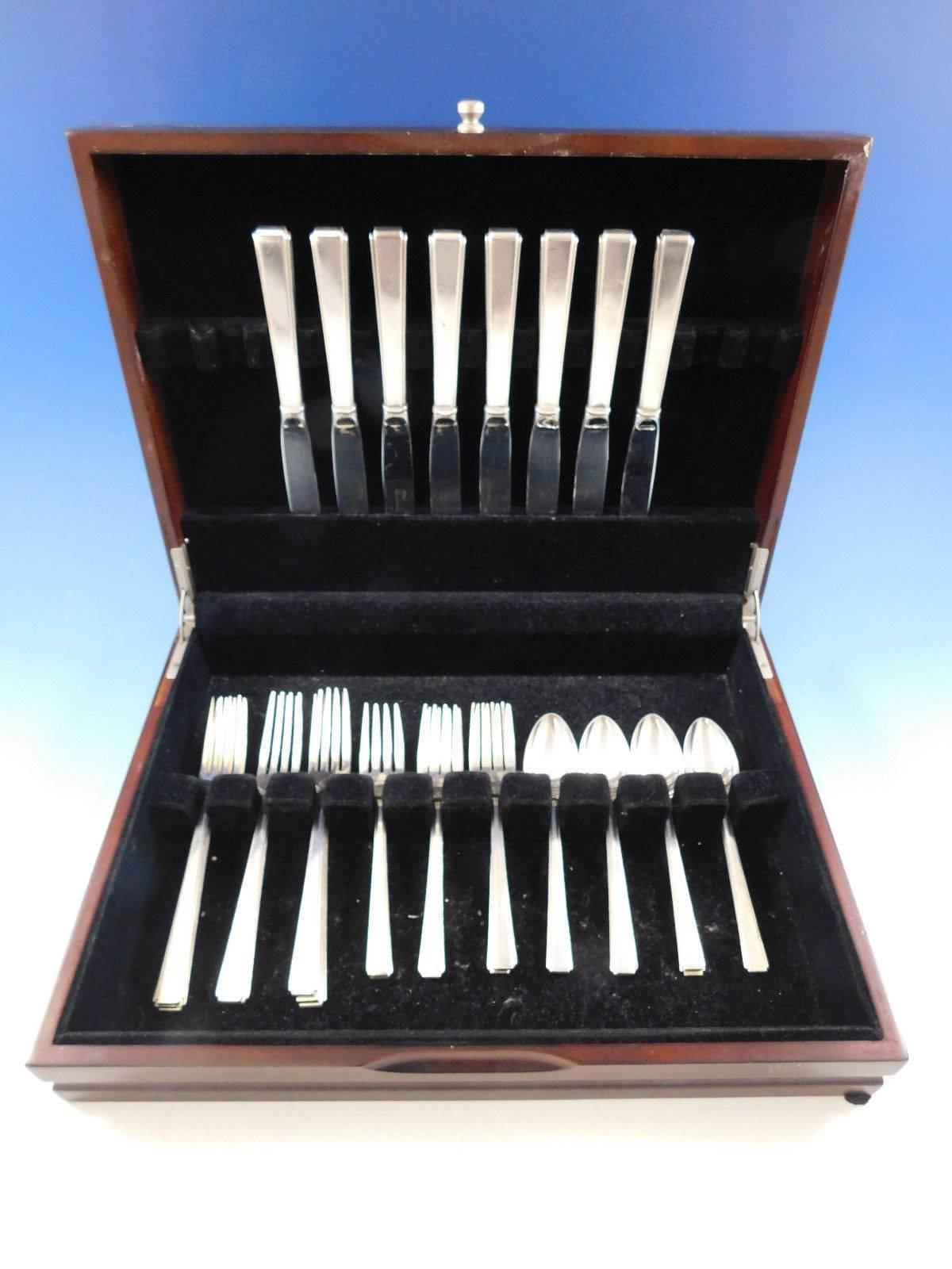Timeless Modern Classic by Lunt sterling silver flatware set, 32 pieces. This set includes: 

eight knives, 8 1/2