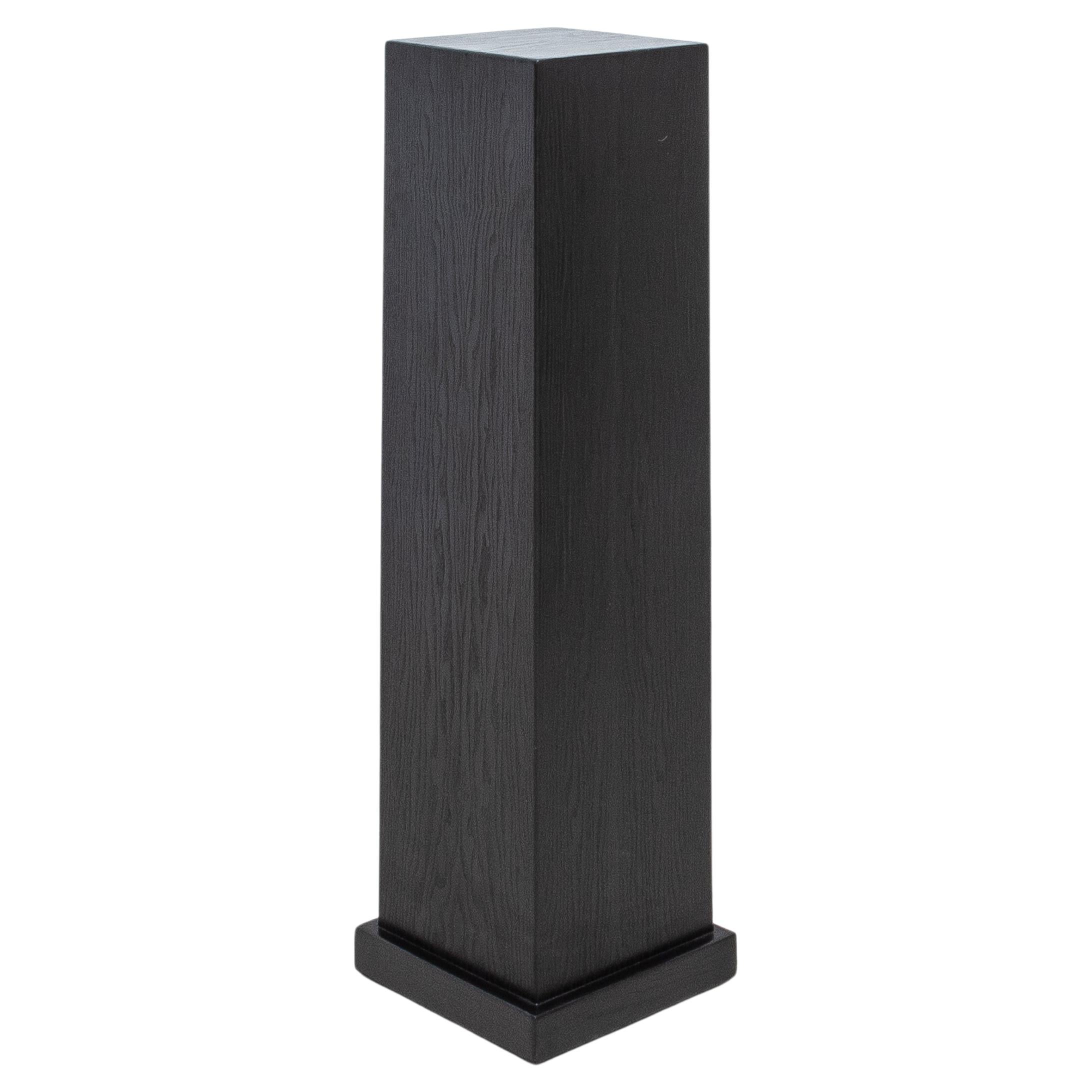 Modern Classic Säule Large in Eiche Schwarz von R&Y Augousti im Angebot