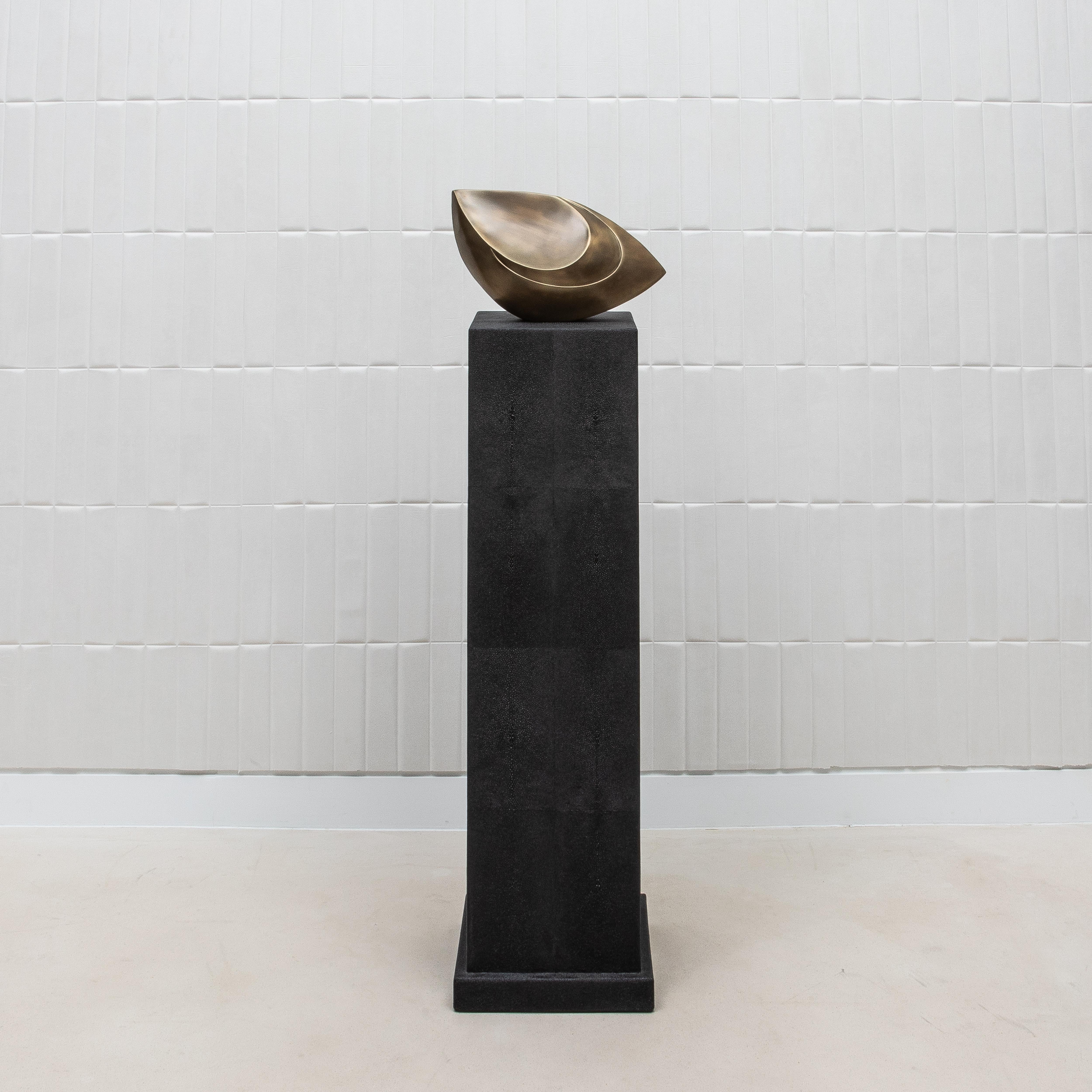 Colonna classica moderna grande in zigrino nero di R&Y Augousti in vendita 2