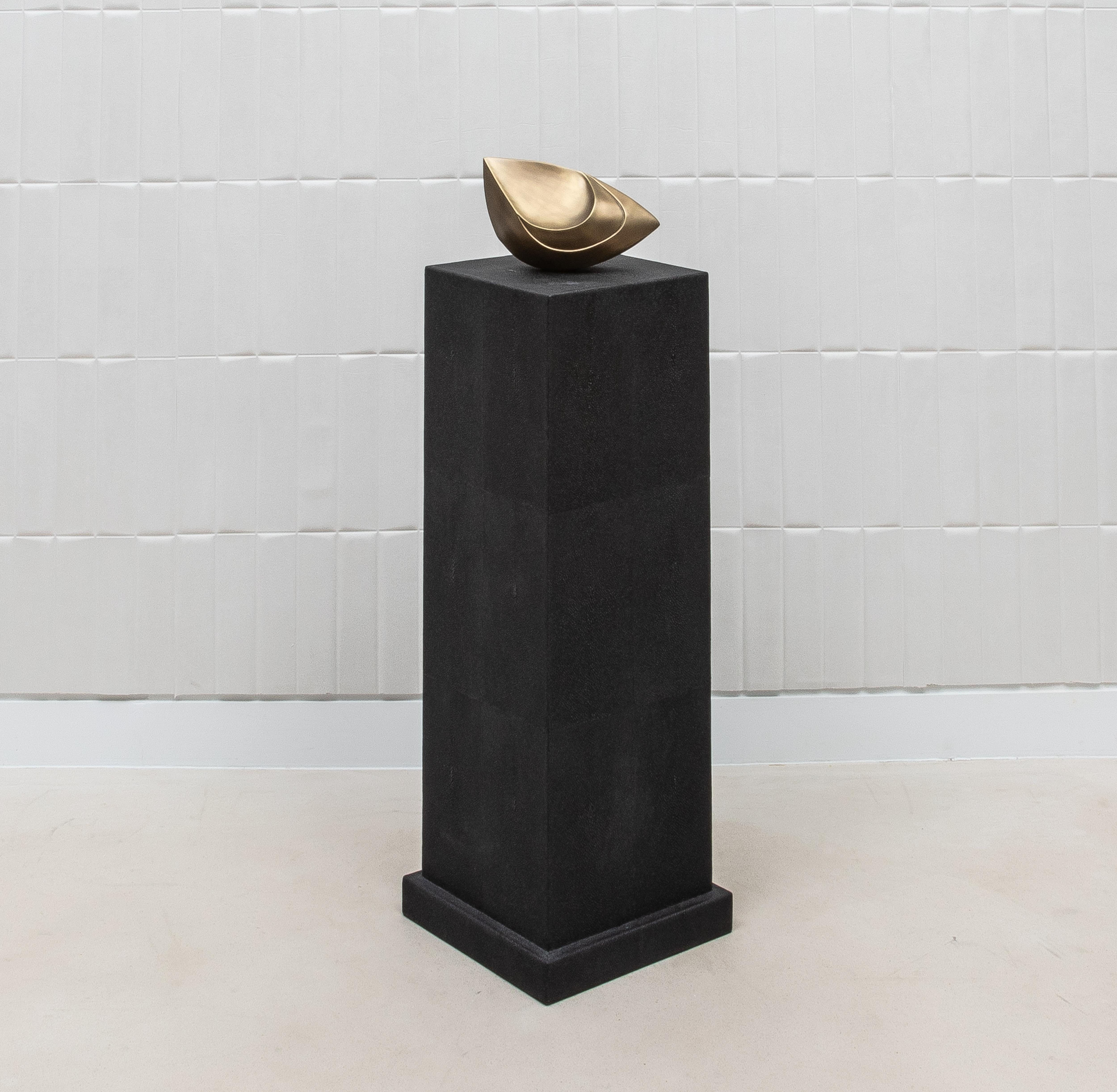 Colonna classica moderna grande in zigrino nero di R&Y Augousti in vendita 9