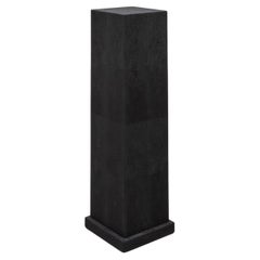 Modern Classic Säule groß in Schwarz Chagrin von R&Y Augousti