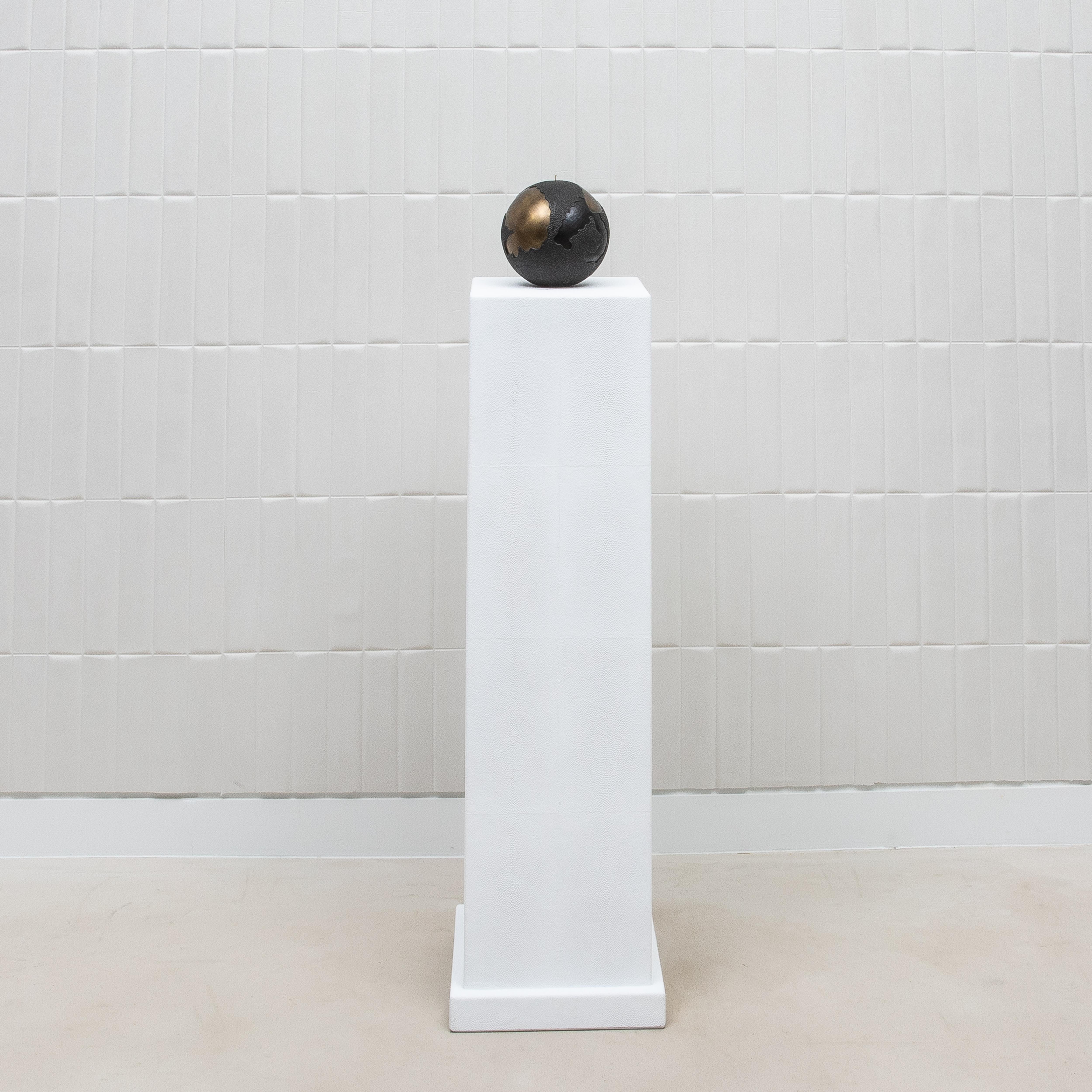 Modern Classic Column Large in White Shagreen by R&Y Augousti For Sale 3