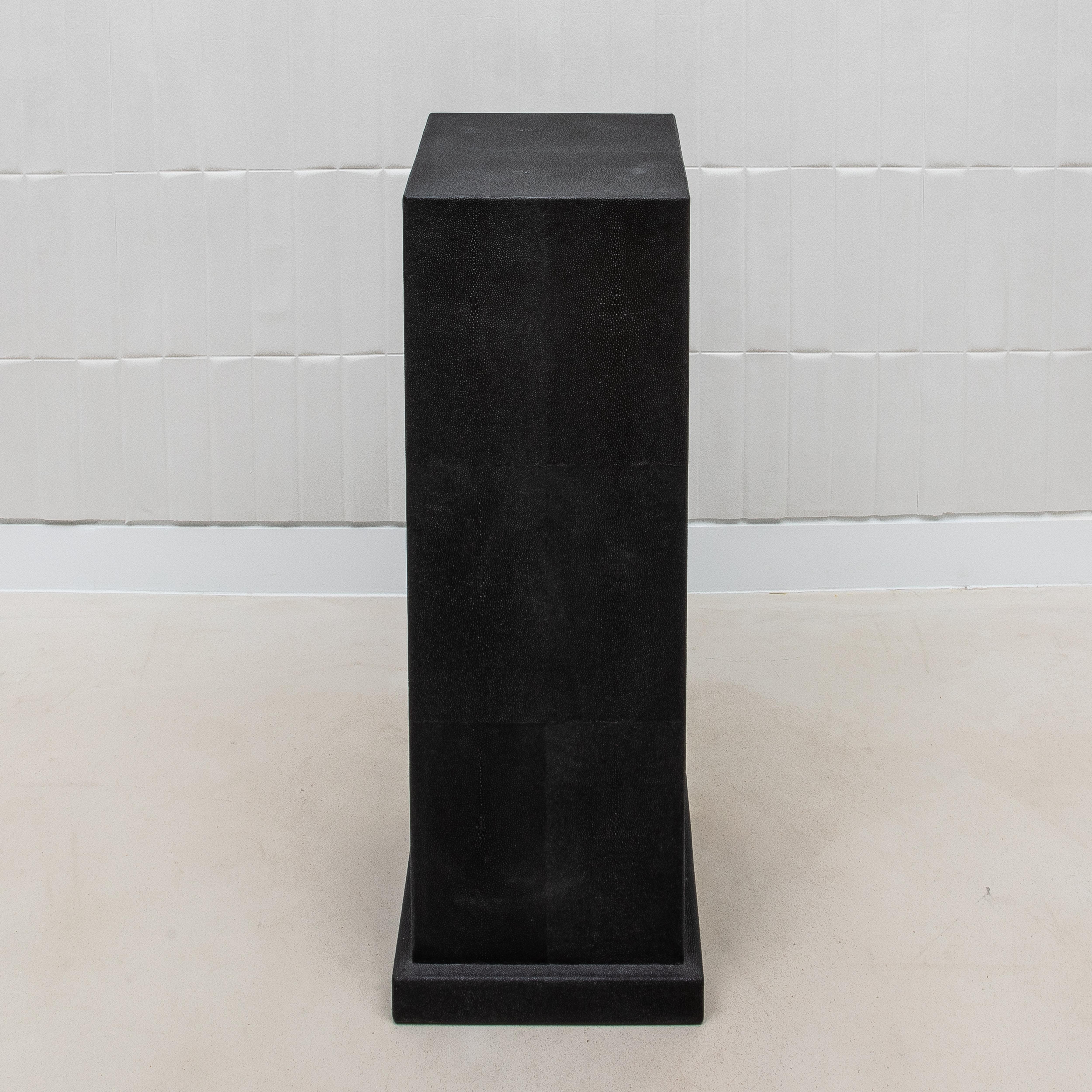 Modern Classic Säule Medium in Schwarz Shagreen von R&Y Augousti im Angebot 7