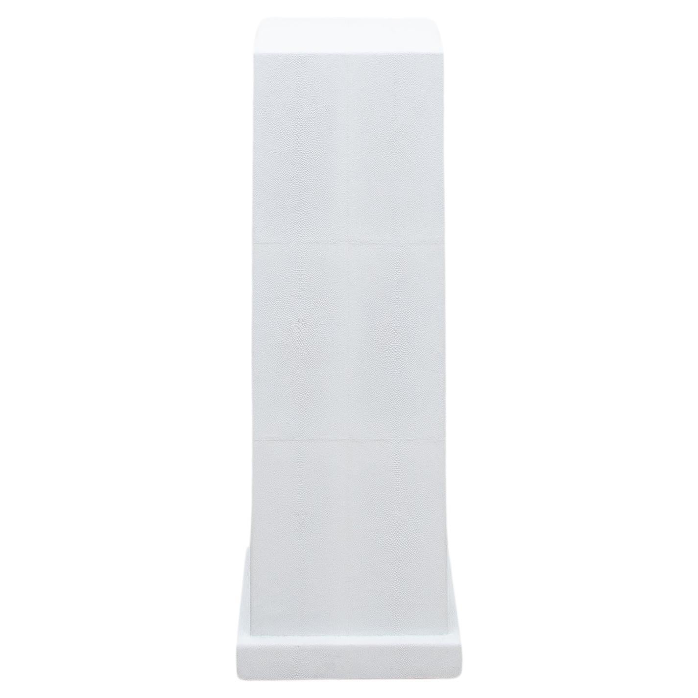 Modern Classic Column Medium en galuchat blanc par R&Y Augousti
