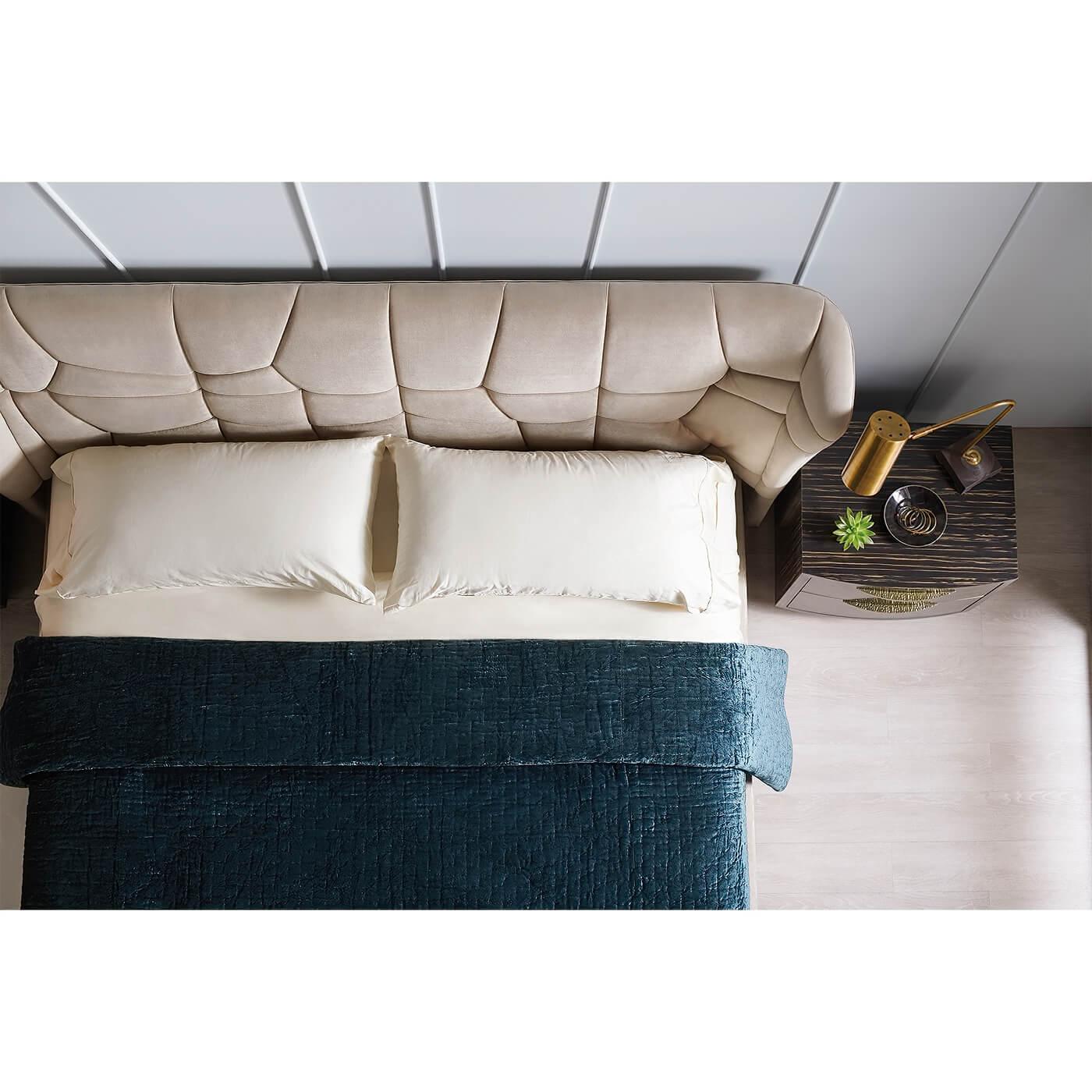 Modern Classic Upholstered King Bed In New Condition For Sale In Westwood, NJ