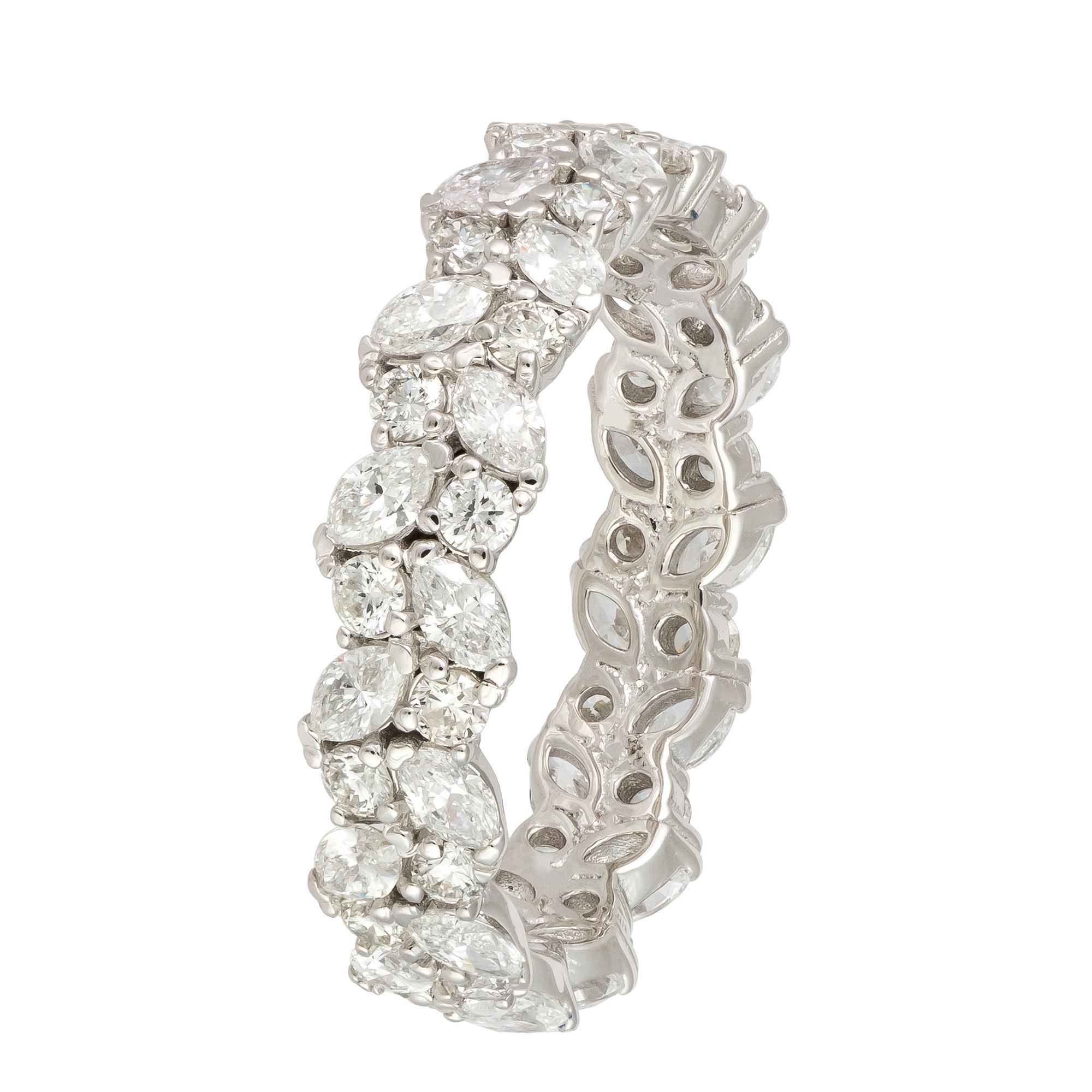 For Sale:  Modern Classic White 18K Gold White Diamond Ring For Her 4
