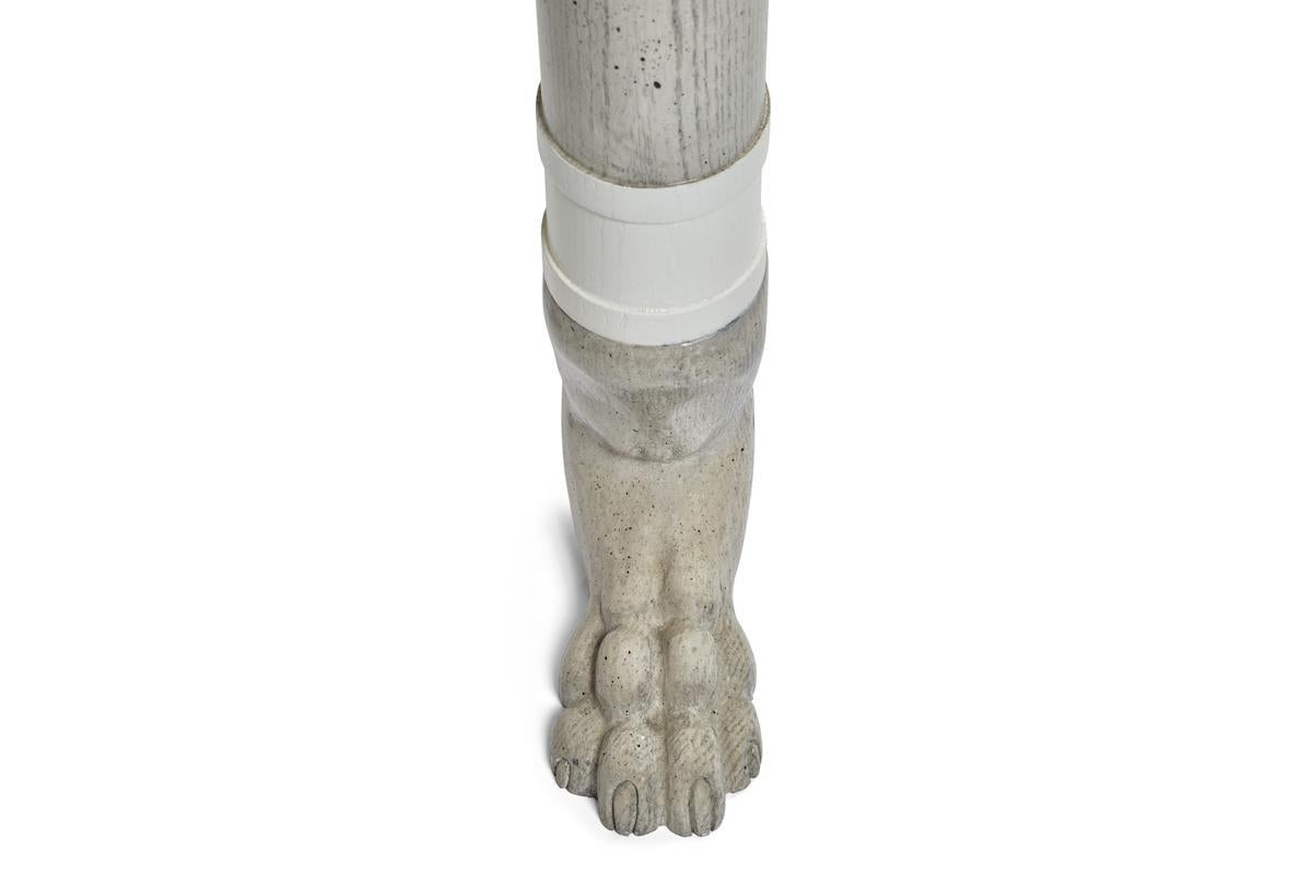 Console moderne classique Lupa en chêne sculpté à la main Pieds en forme de pattes par Martin and Brockett en vente 3