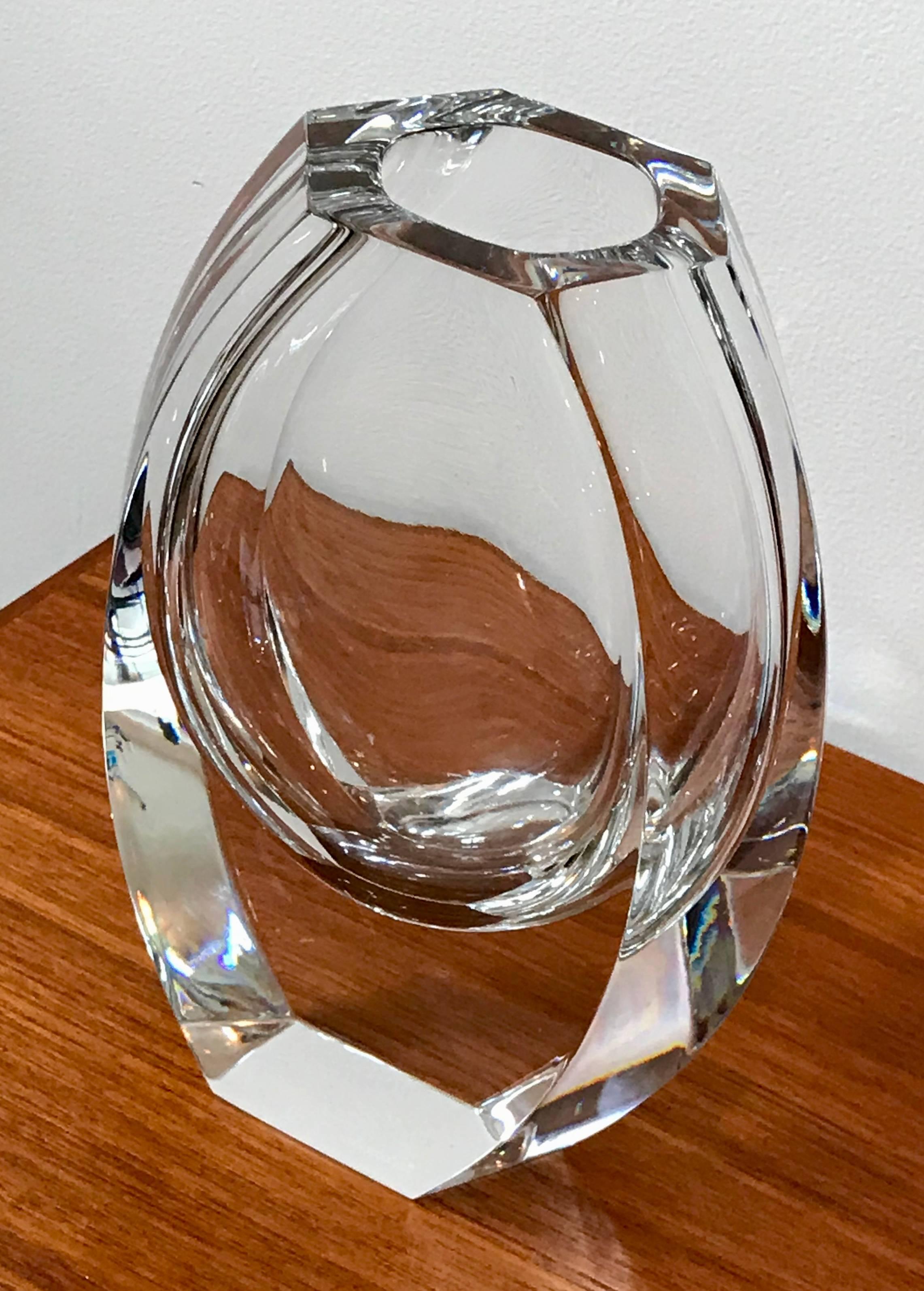 Very beautiful modern clear crystal vase by Baccarat, France. Curved crisp lines, very thick and substantial, hallmarked. No chips or surface scratches.