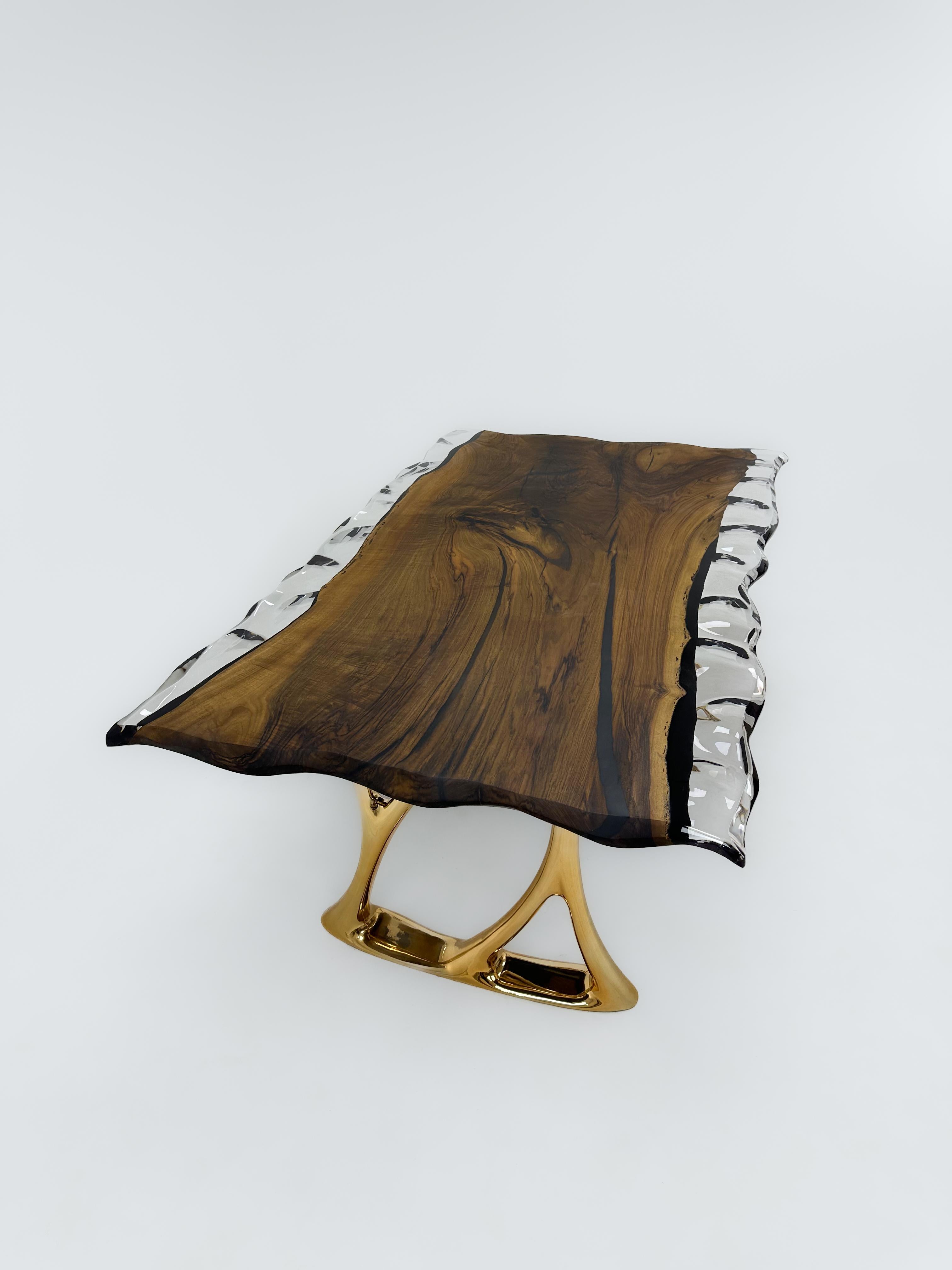 Custom Modern Design Clear Epoxy Resin Walnut Wood Dining Table  For Sale 2