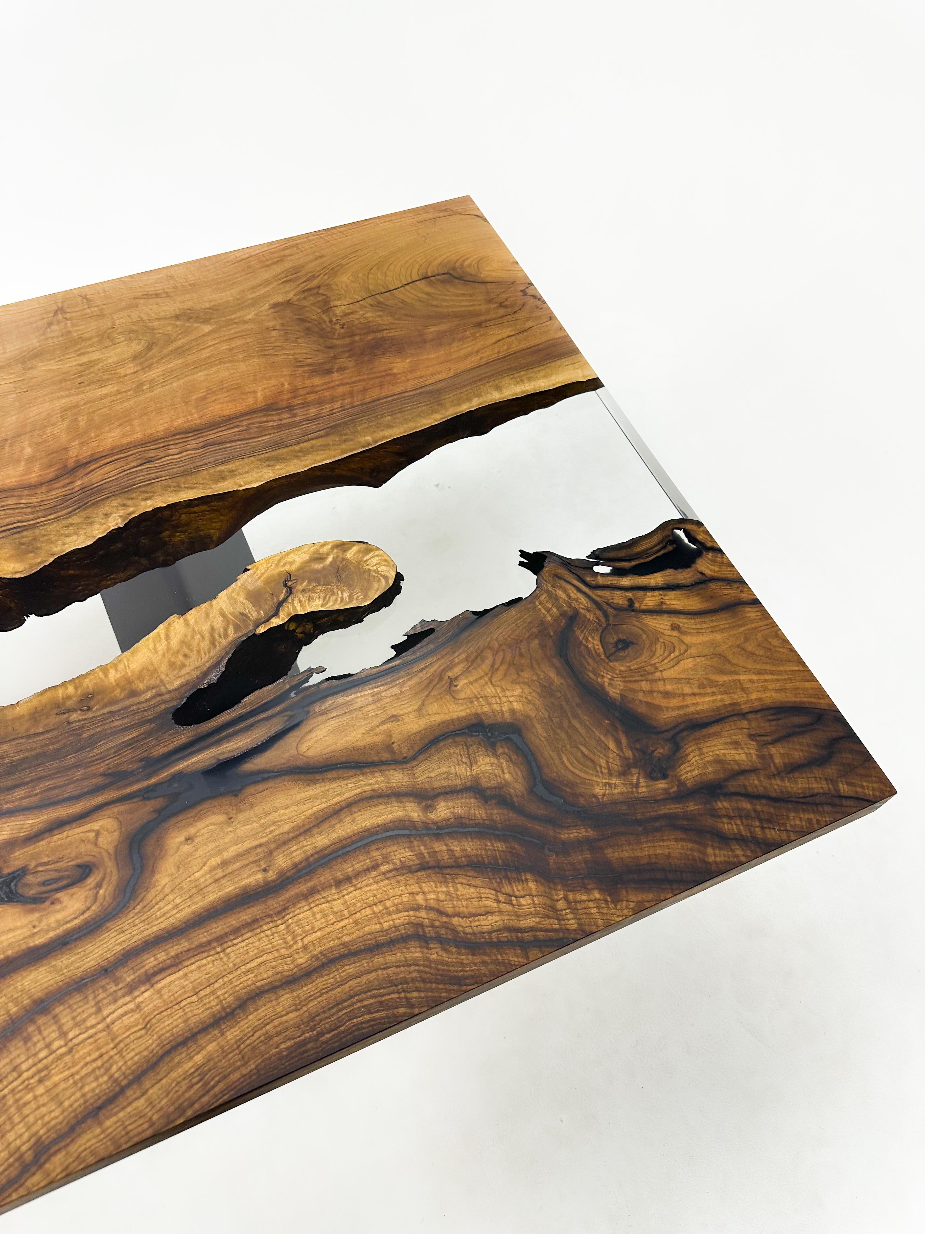 Turc River Epoxy Resin Solid Wood Walnut Dining Table - Custom Wooden Table en vente