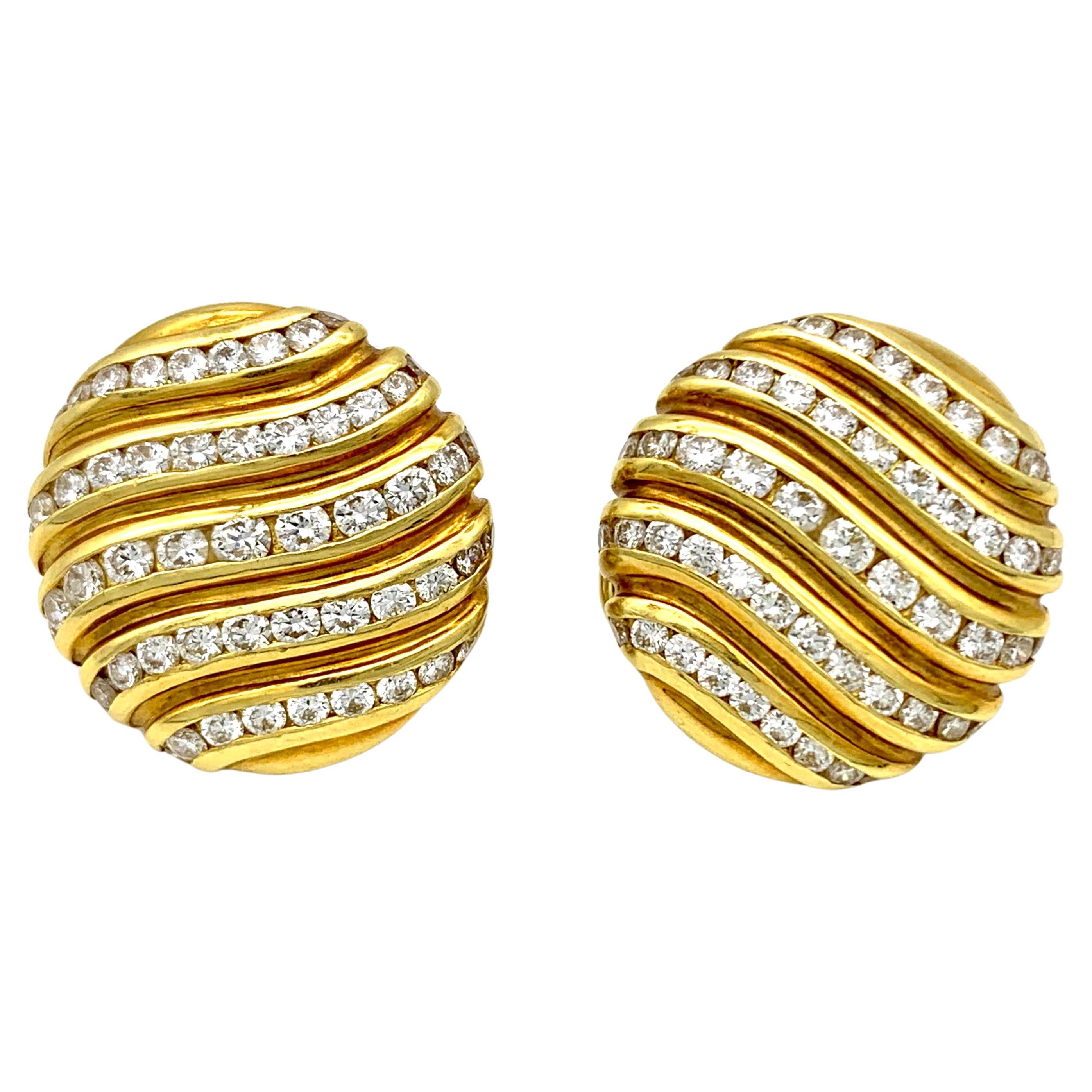 Modern Clip-on Earrings 18 Karat Two Colour Gold Diamonds Brilliant Cut Waves For Sale