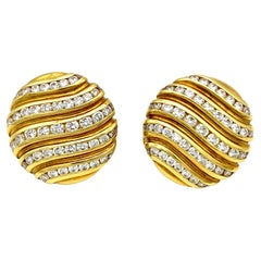 Vintage Modern Clip-on Earrings 18 Karat Two Colour Gold Diamonds Brilliant Cut Waves