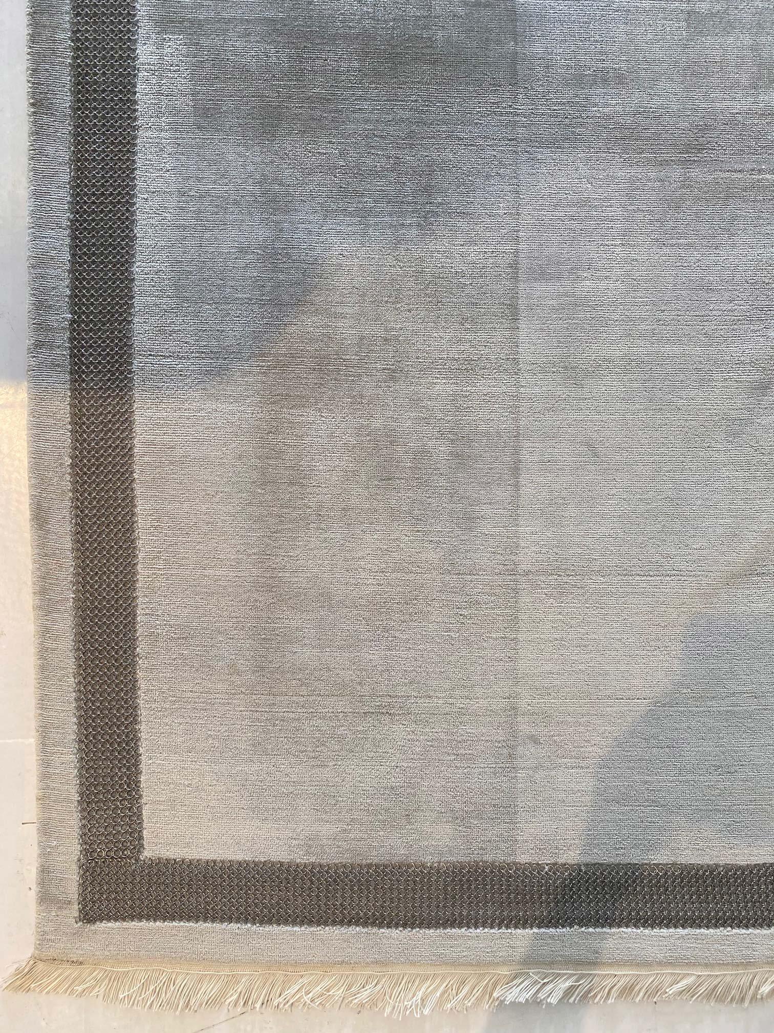 Modern Cloud Blue Silk Rug with Metal Chain Border by Doris Leslie Blau In New Condition For Sale In New York, NY