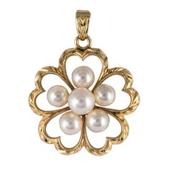 Modern Clover Cultured Pearls Yellow Gold Pendant