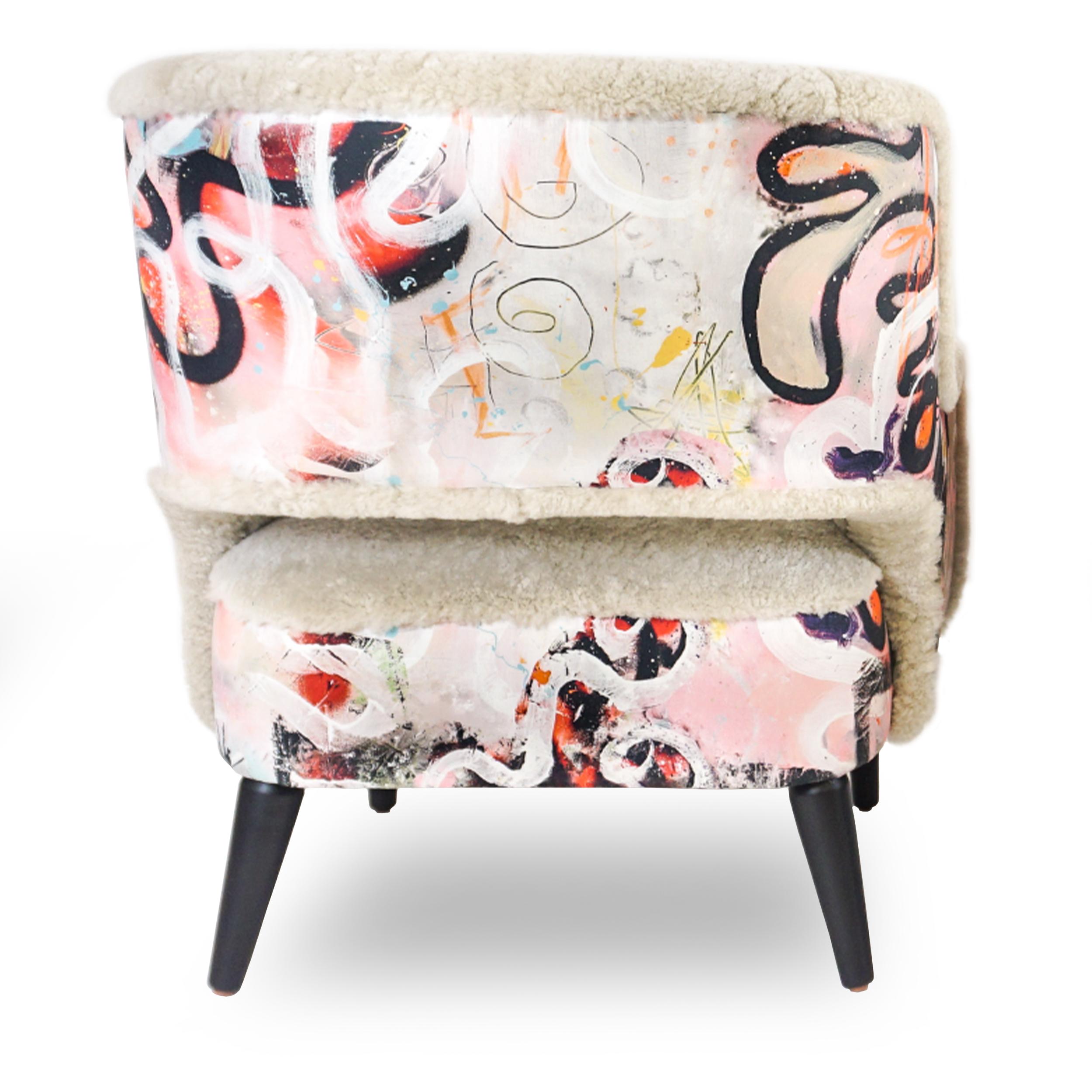 Fauteuil club moderne en peau de mouton et imprimé graffiti Neuf - En vente à Greenwich, CT