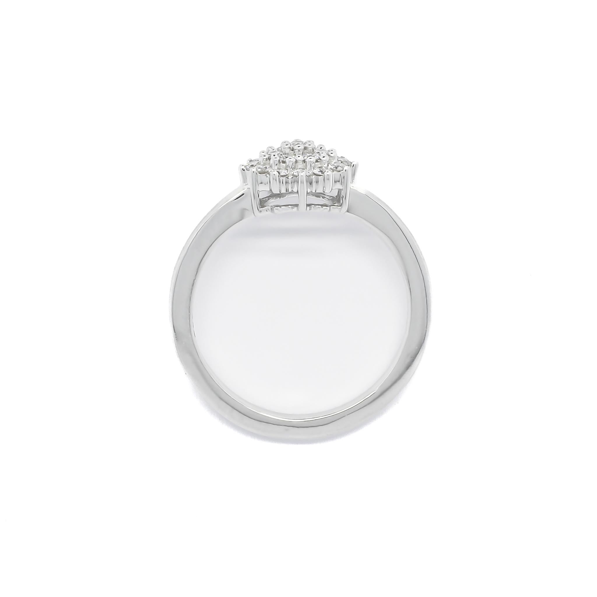 in vendita:  Anello moderno in oro bianco a grappolo con 0,33 carati di diamanti naturali e design unico 3