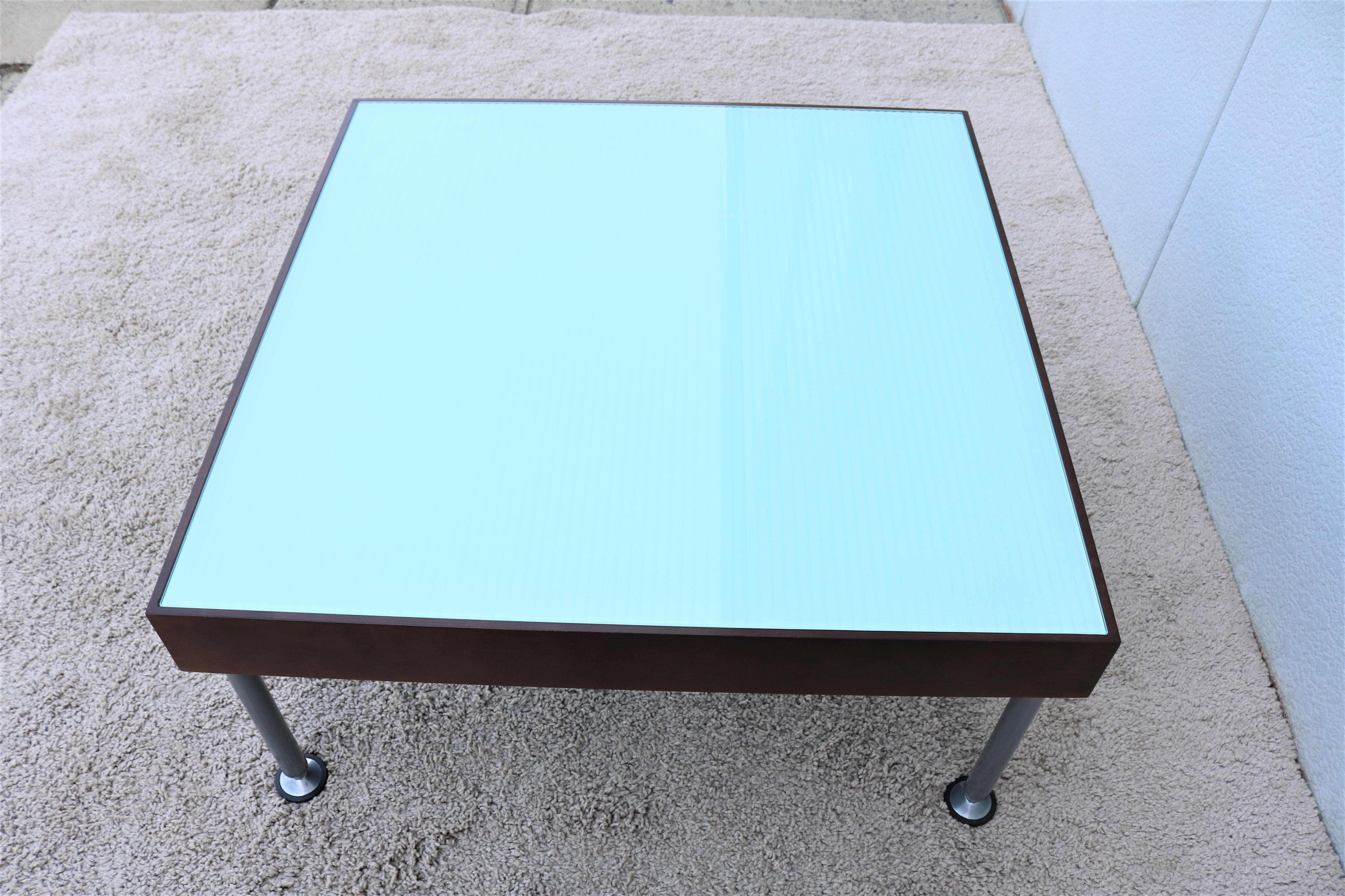 Acier Table basse carrée ou table d'appoint moderne à plateau en verre Coalesse and Steelcase en vente
