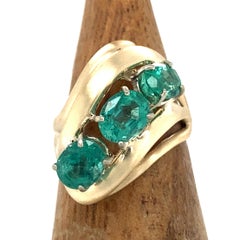 Modern Cocktail Ring Featuring Three Oval Emeralds in Yellow Gold, Circa 1970