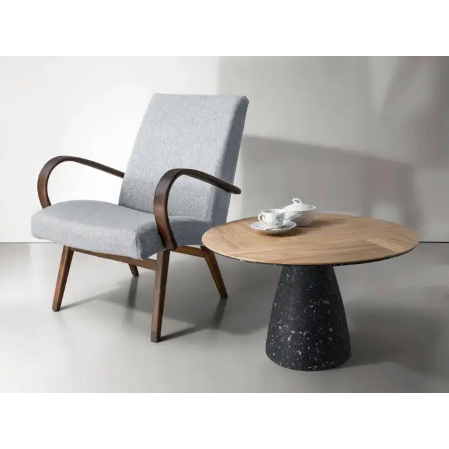 Table basse moderne Donatas Zukauskas
Dimensions : Ø 63 x H 40 cm : Ø 63 x H 40 cm.
MATERIAL : Chêne et matériaux mixtes.

Donatas Žukauskas
Bonjour, je m'appelle Donatas Žukauskas, je suis architecte d'intérieur. Je suis diplômée de l'Académie des