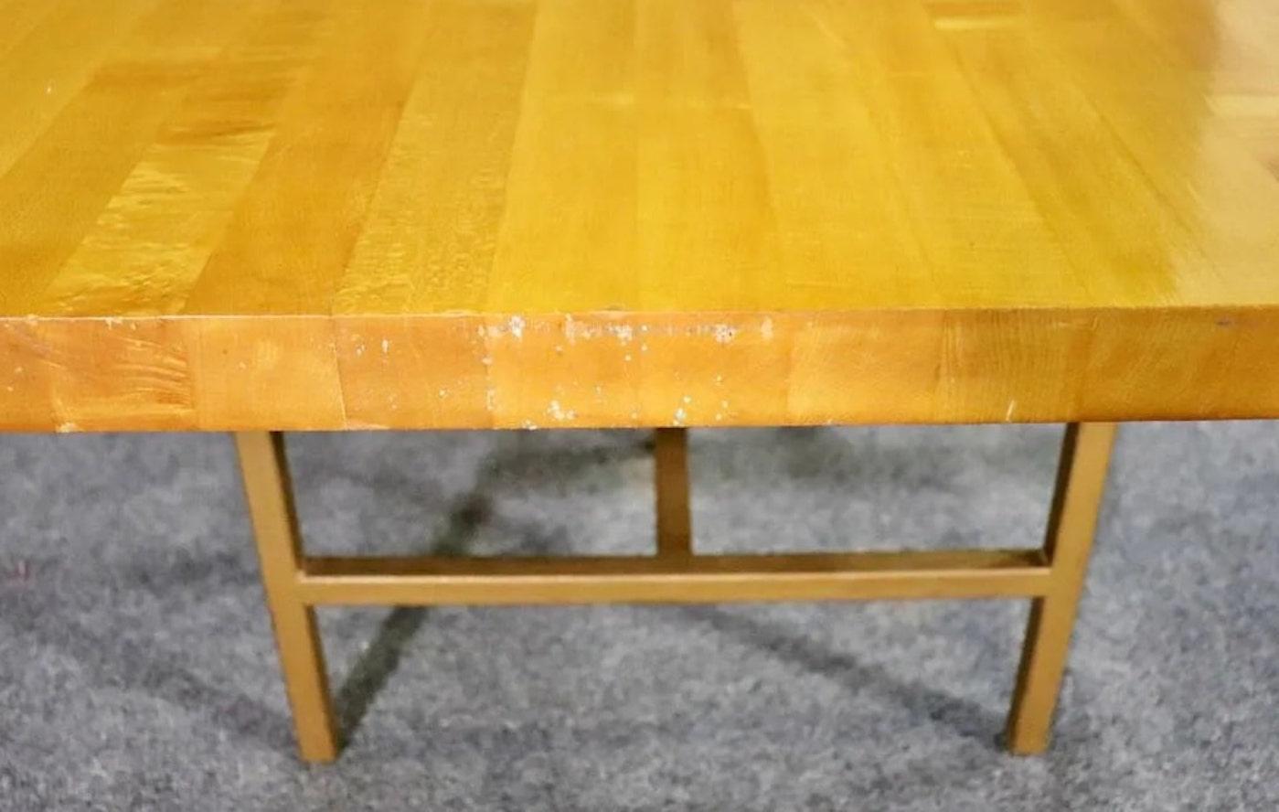 Métal Table basse moderne avec base en métal en vente