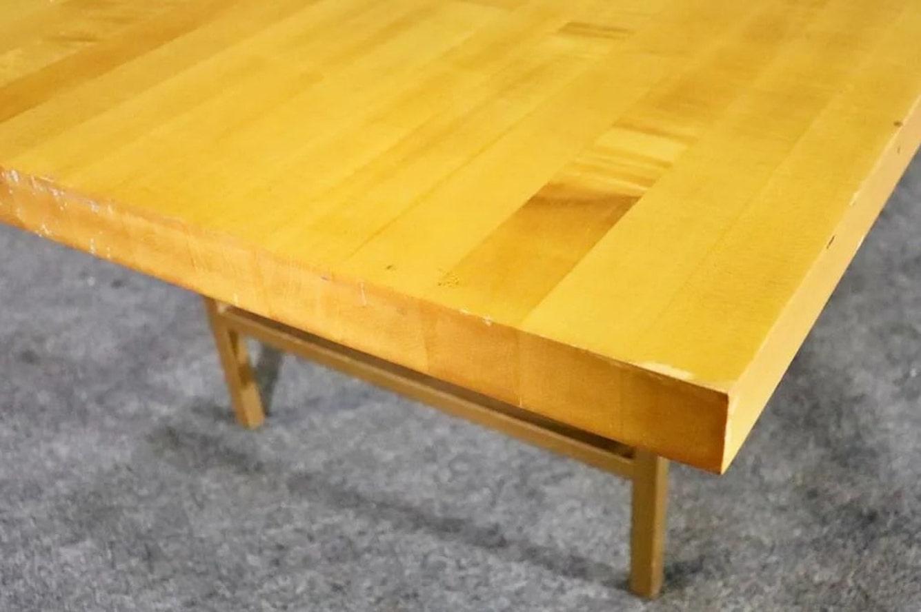 Table basse moderne avec base en métal en vente 2
