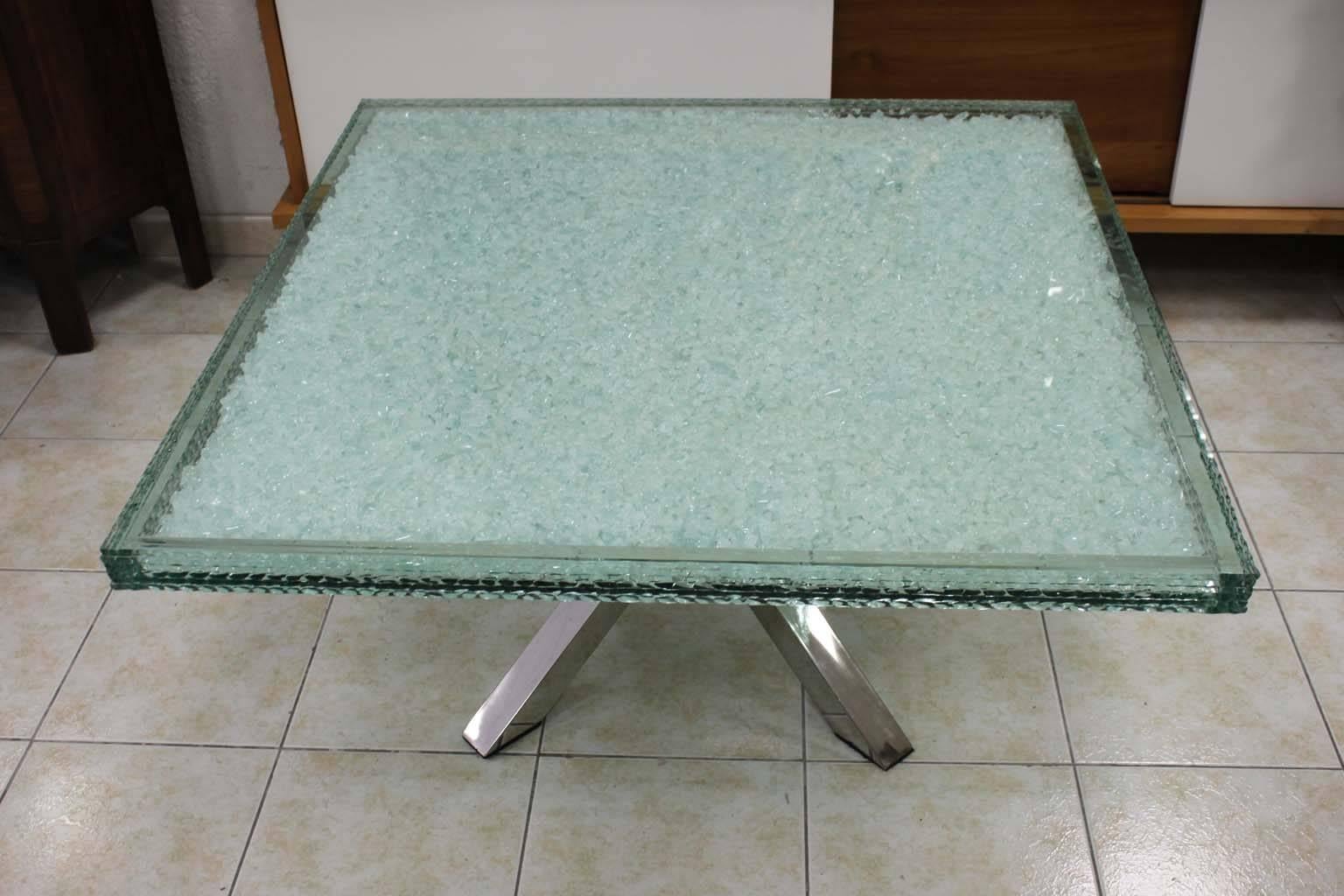 Beautiful modern coffee table made with glass crystals and stainless steel base.
Very decorative design.
Dimensions: D 99 cm, W 99 cm, H 51.5 cm.