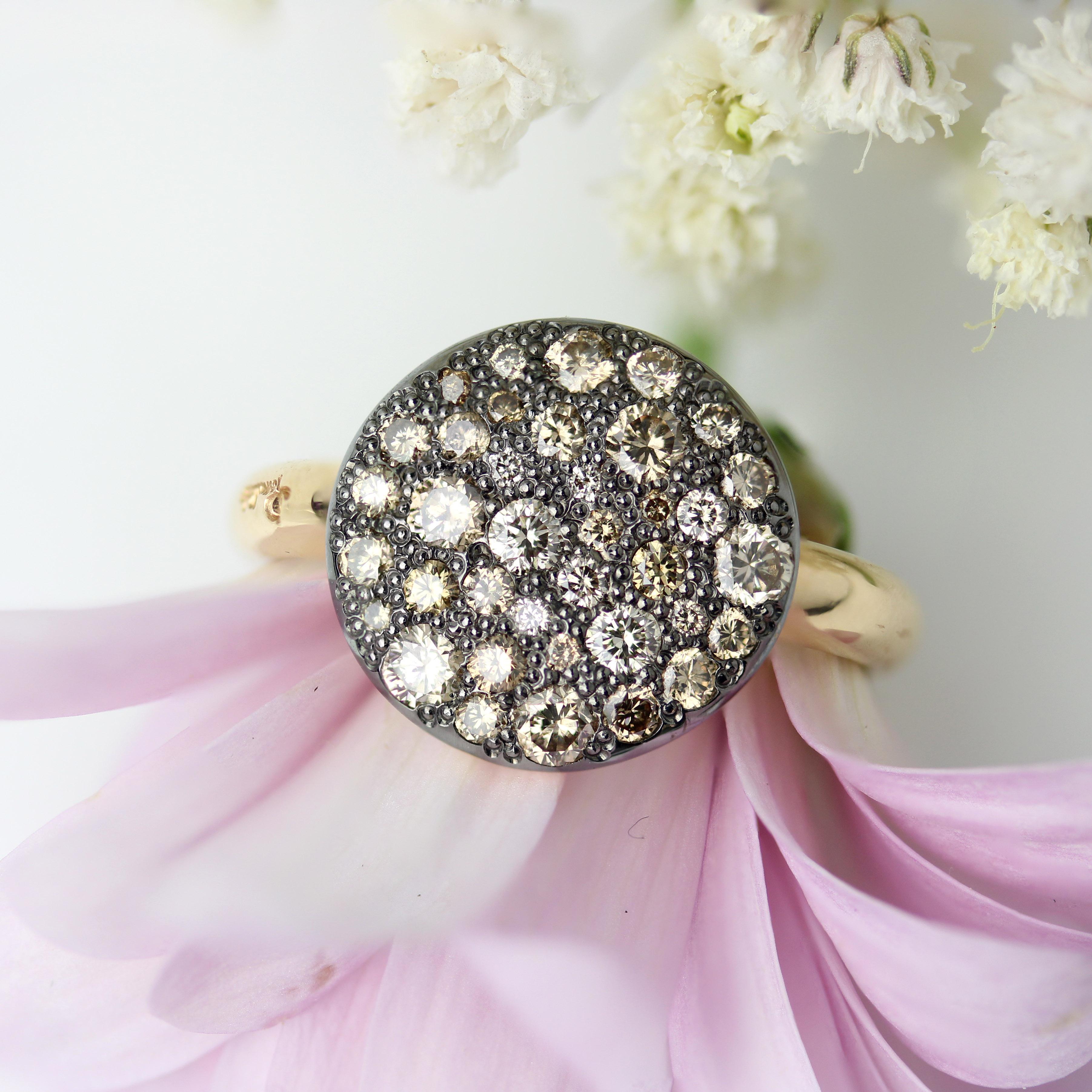 Modern Cognac Diamonds 18 Karat Rhodium Rose Gold Large Pomellato Sabbia Ring In Excellent Condition For Sale In Poitiers, FR