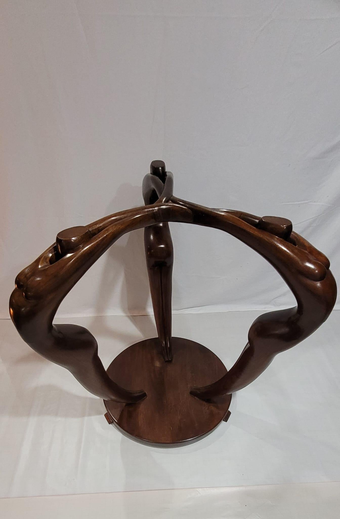 Modernity The Collective :  Sculpté à la main  Table à manger Trinity Yoga en noyer massif Neuf - En vente à Queens, NY