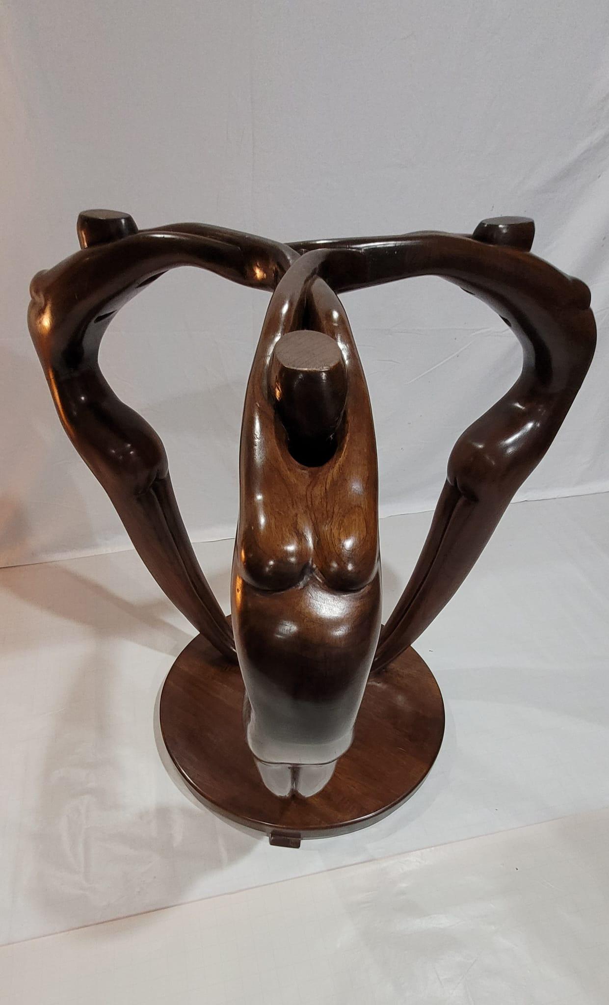 XXIe siècle et contemporain Modernity The Collective :  Sculpté à la main  Table à manger Trinity Yoga en noyer massif en vente