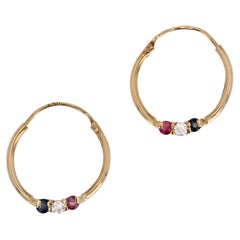 Moderne Creole-Ohrringe mit farbigen Saphiren aus 18 Karat Gelbgold