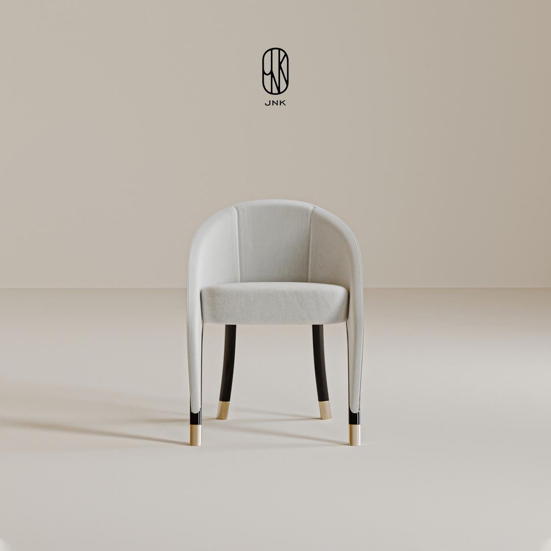 Silla Como,

Experimenta la versatilidad con nuestro chir Como, disponible en tejido de primera calidad, piel, piel nobuk, piel con estampado de lagarto, terciopelo o tejido de ante.

Esta silla ofrece versatilidad compositiva y máxima