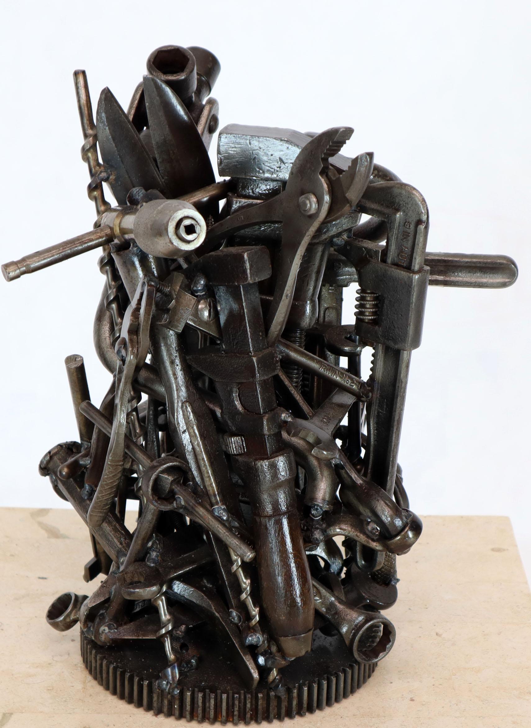 Américain Sculpture de groupe d'outils complexes modernes et complexes outils soudés en vente